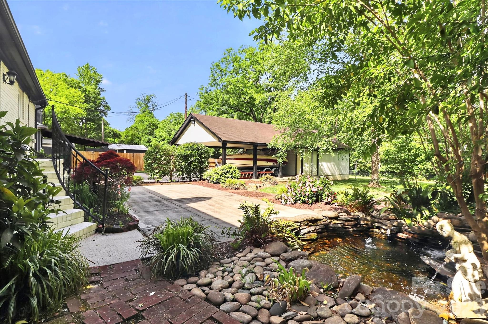 6632 Lancer Drive — Charlotte