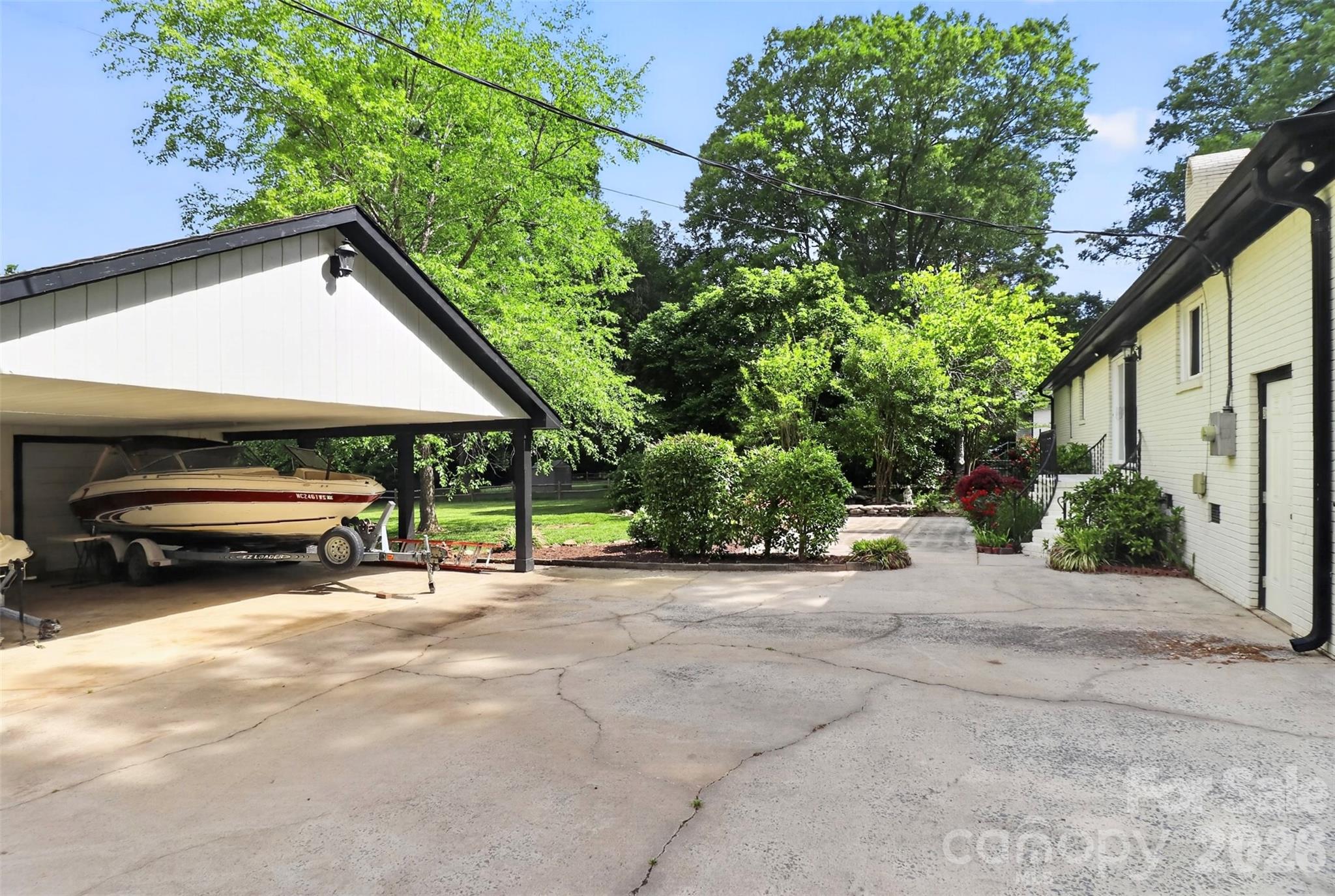 6632 Lancer Drive — Charlotte