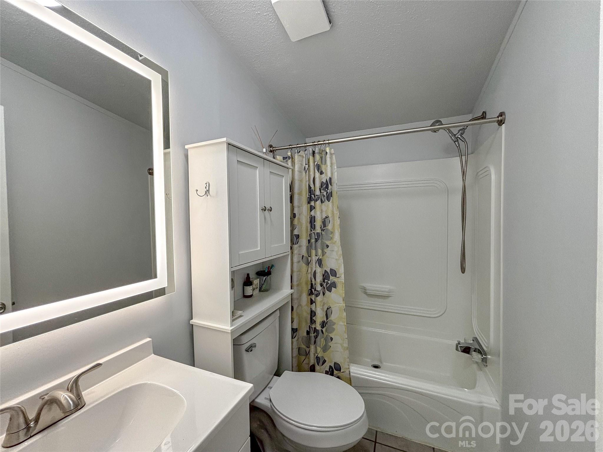 2330 West View Acres Avenue Extension — Hickory