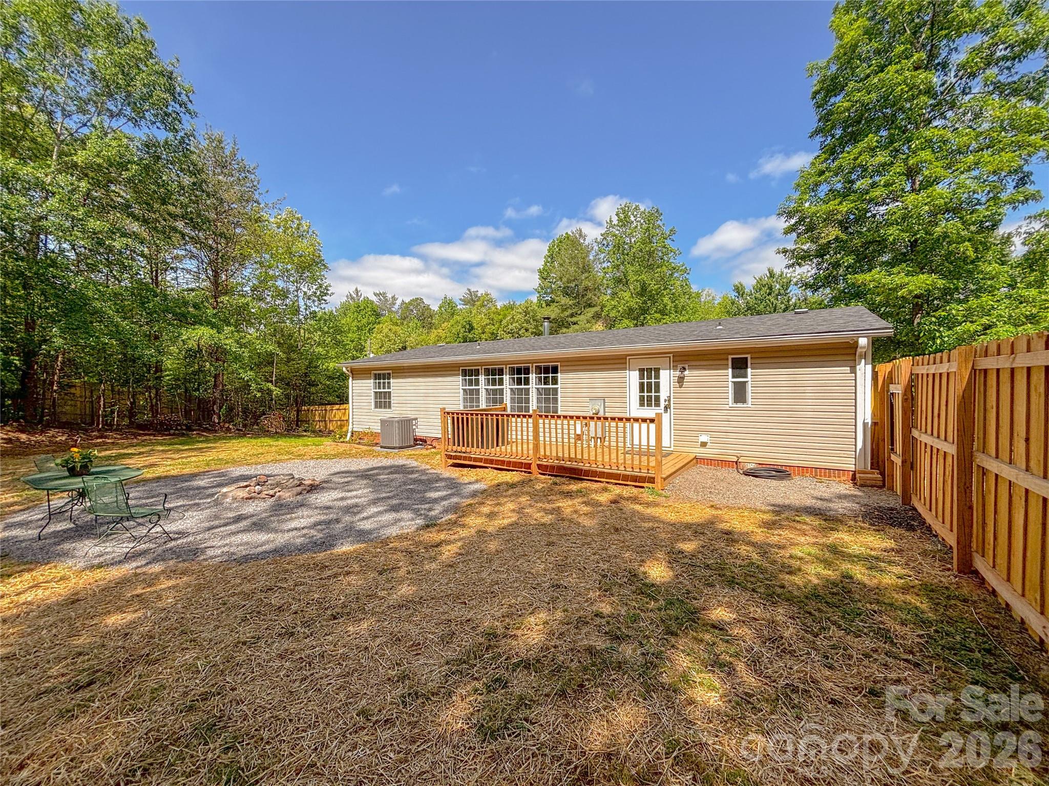 2330 West View Acres Avenue Extension — Hickory