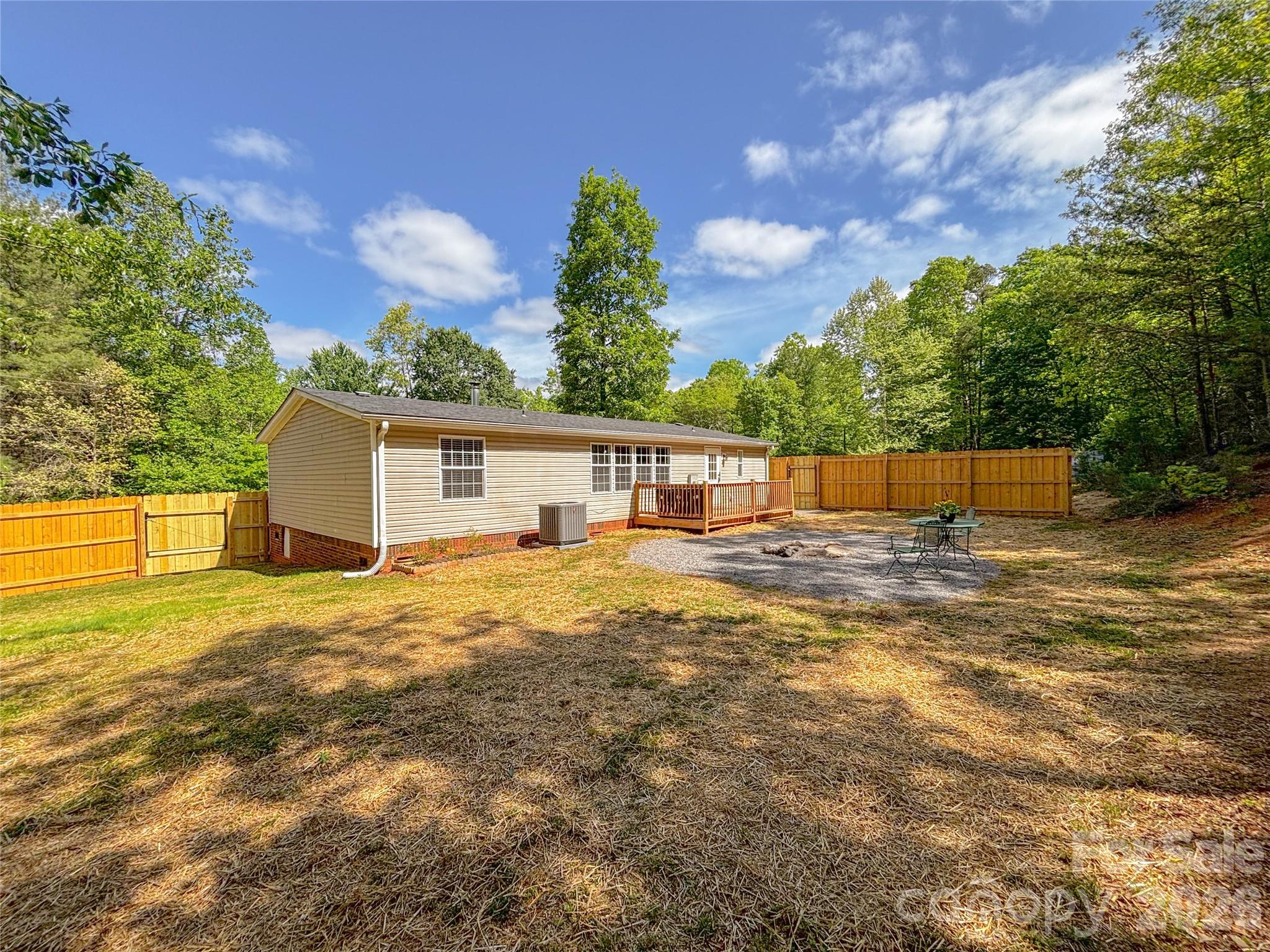 2330 West View Acres Avenue Extension — Hickory