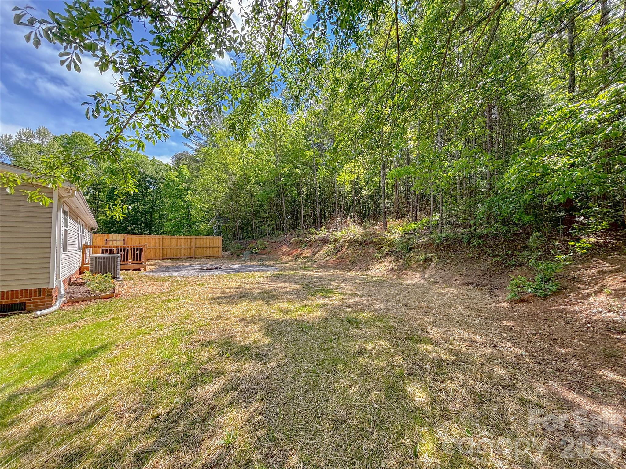 2330 West View Acres Avenue Extension — Hickory