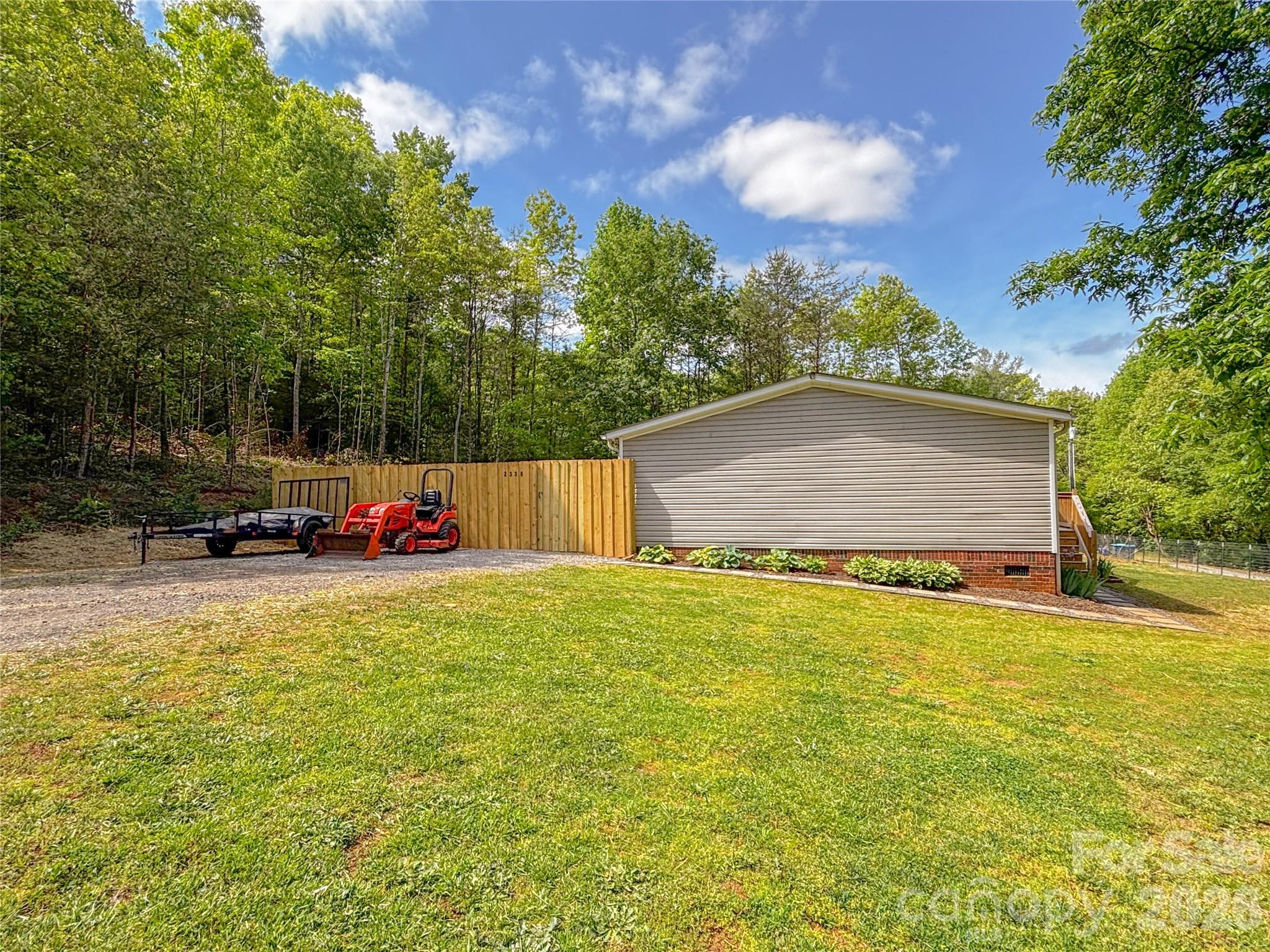2330 West View Acres Avenue Extension — Hickory