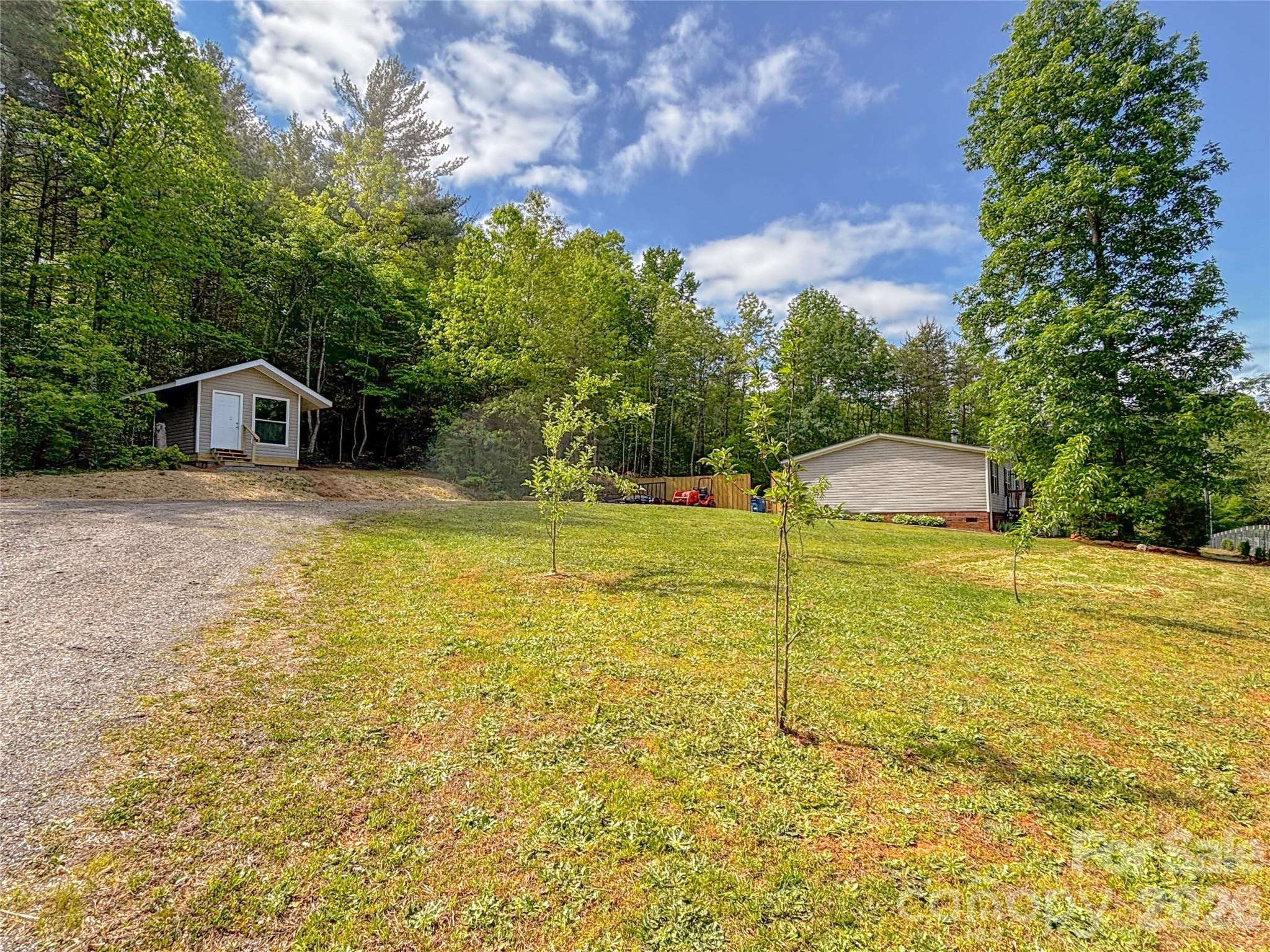 2330 West View Acres Avenue Extension — Hickory