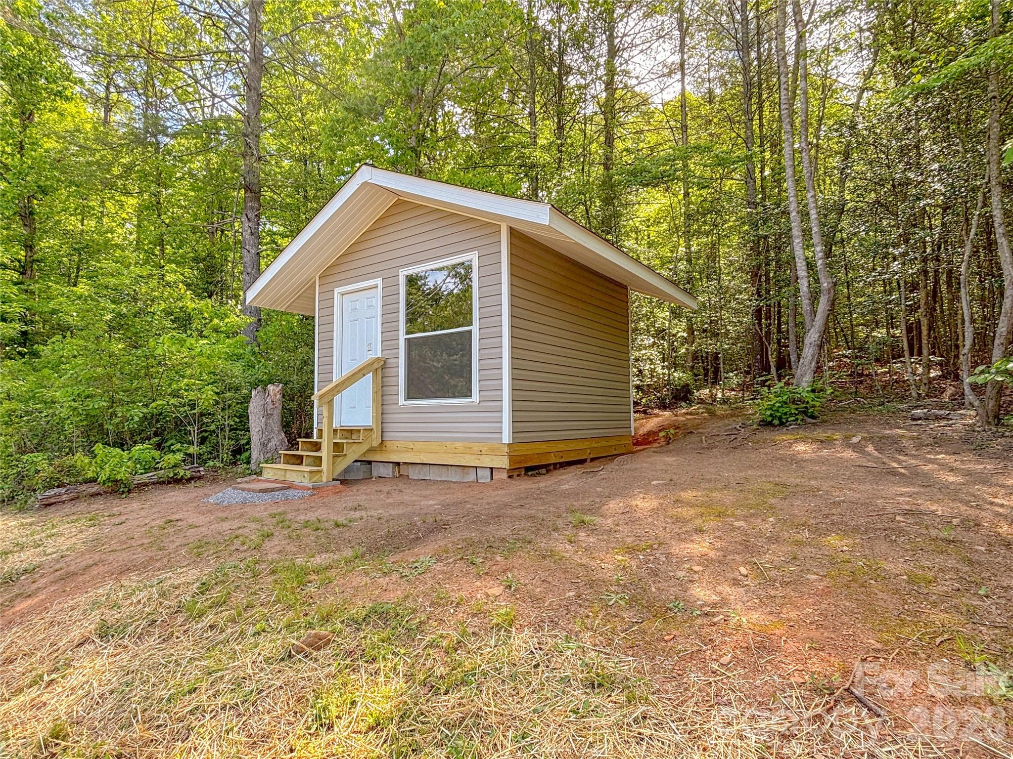 2330 West View Acres Avenue Extension — Hickory