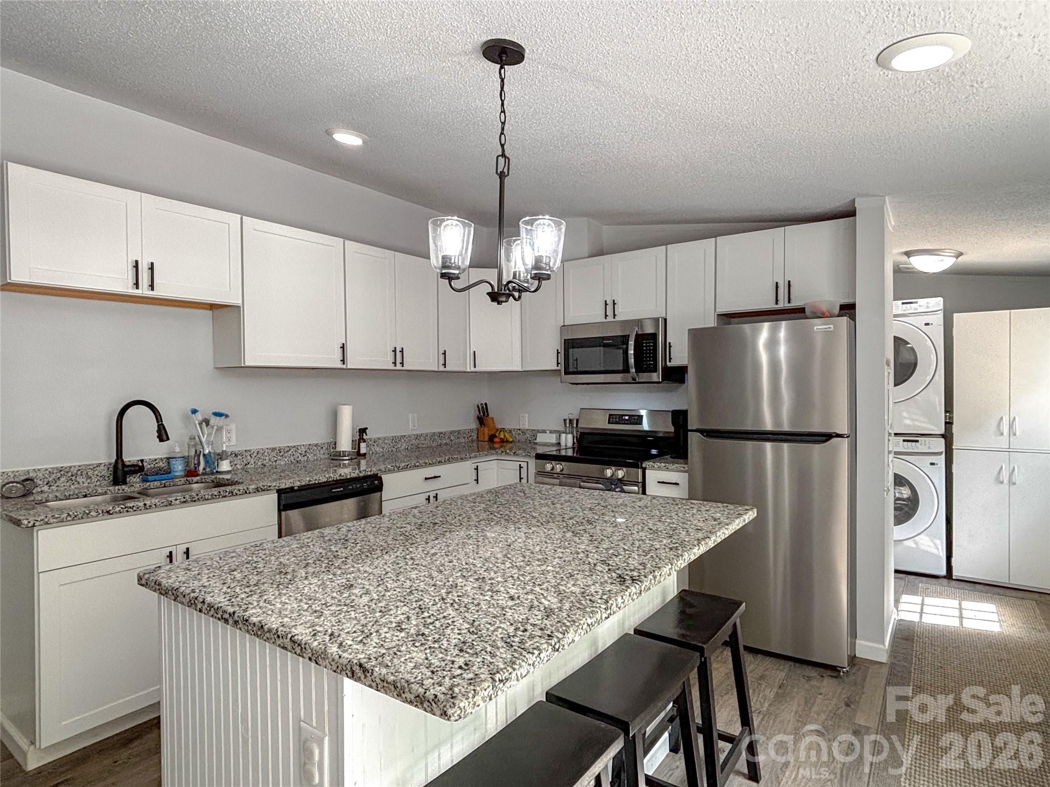 2330 West View Acres Avenue Extension — Hickory
