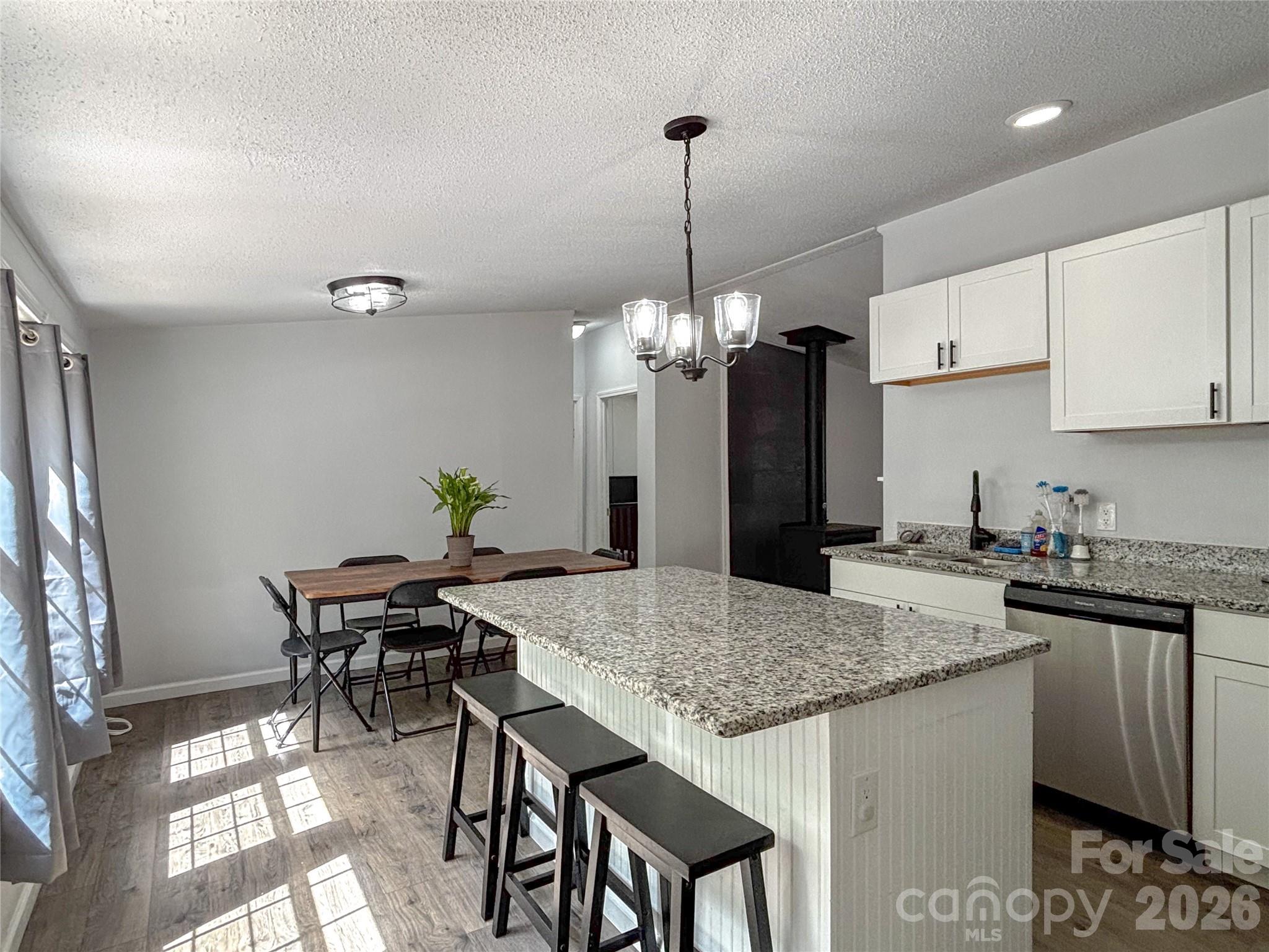 2330 West View Acres Avenue Extension — Hickory