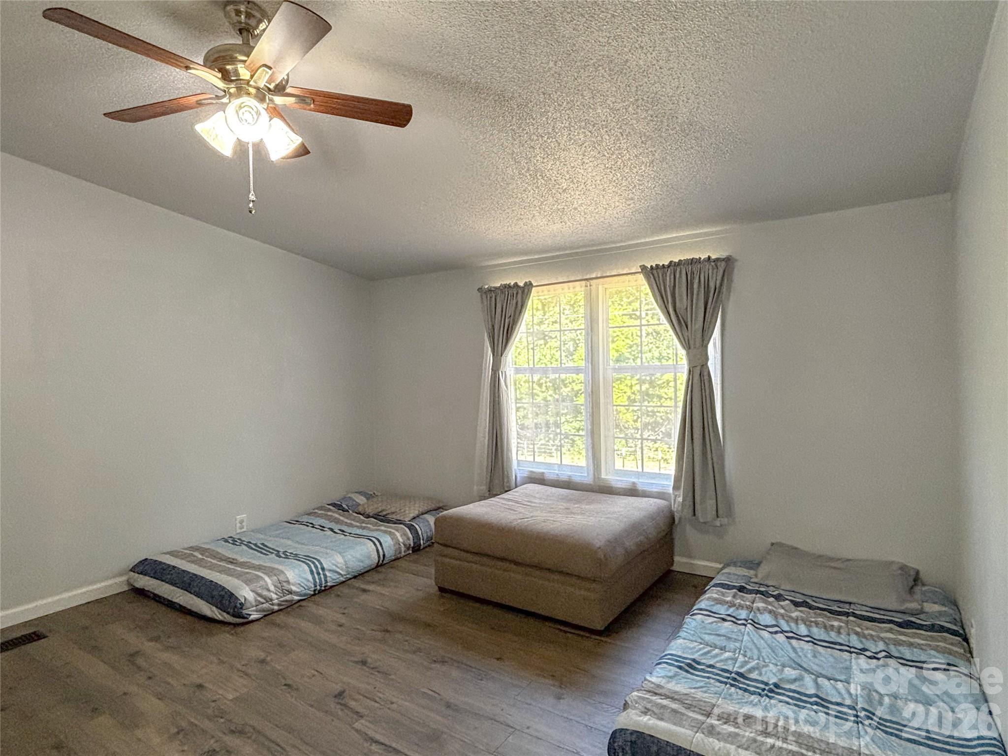 2330 West View Acres Avenue Extension — Hickory