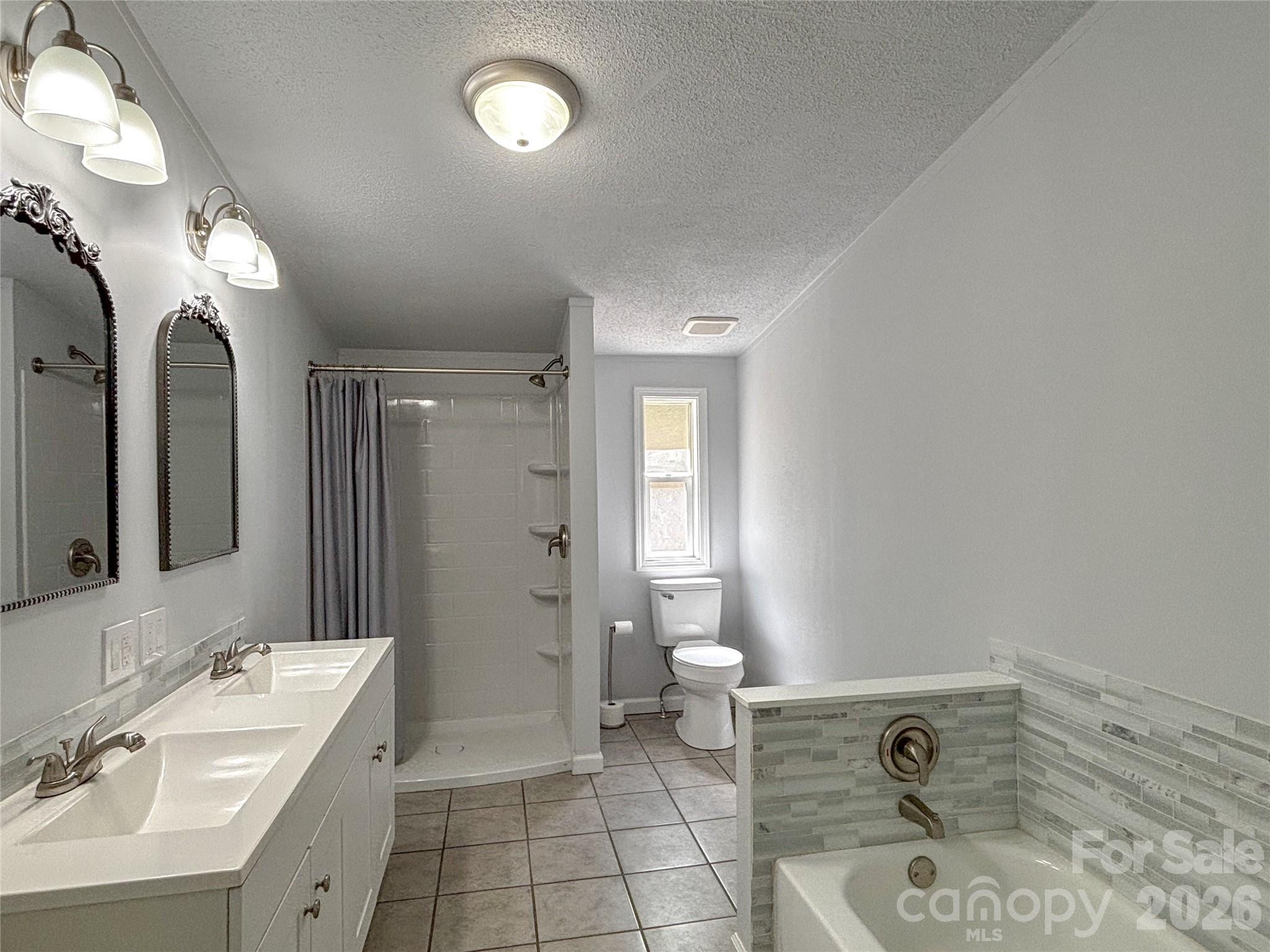 2330 West View Acres Avenue Extension — Hickory