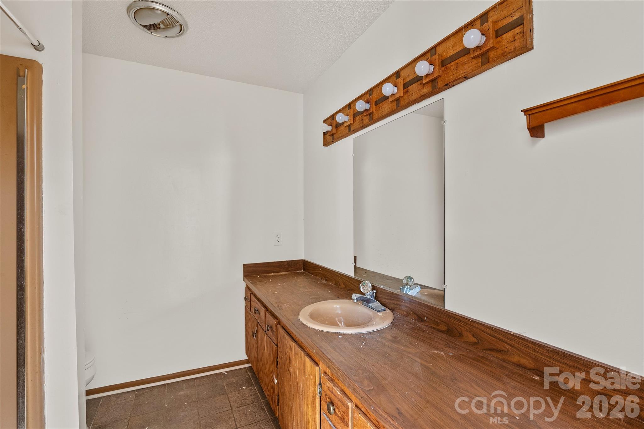 2025 Howard Gap Road — Hendersonville