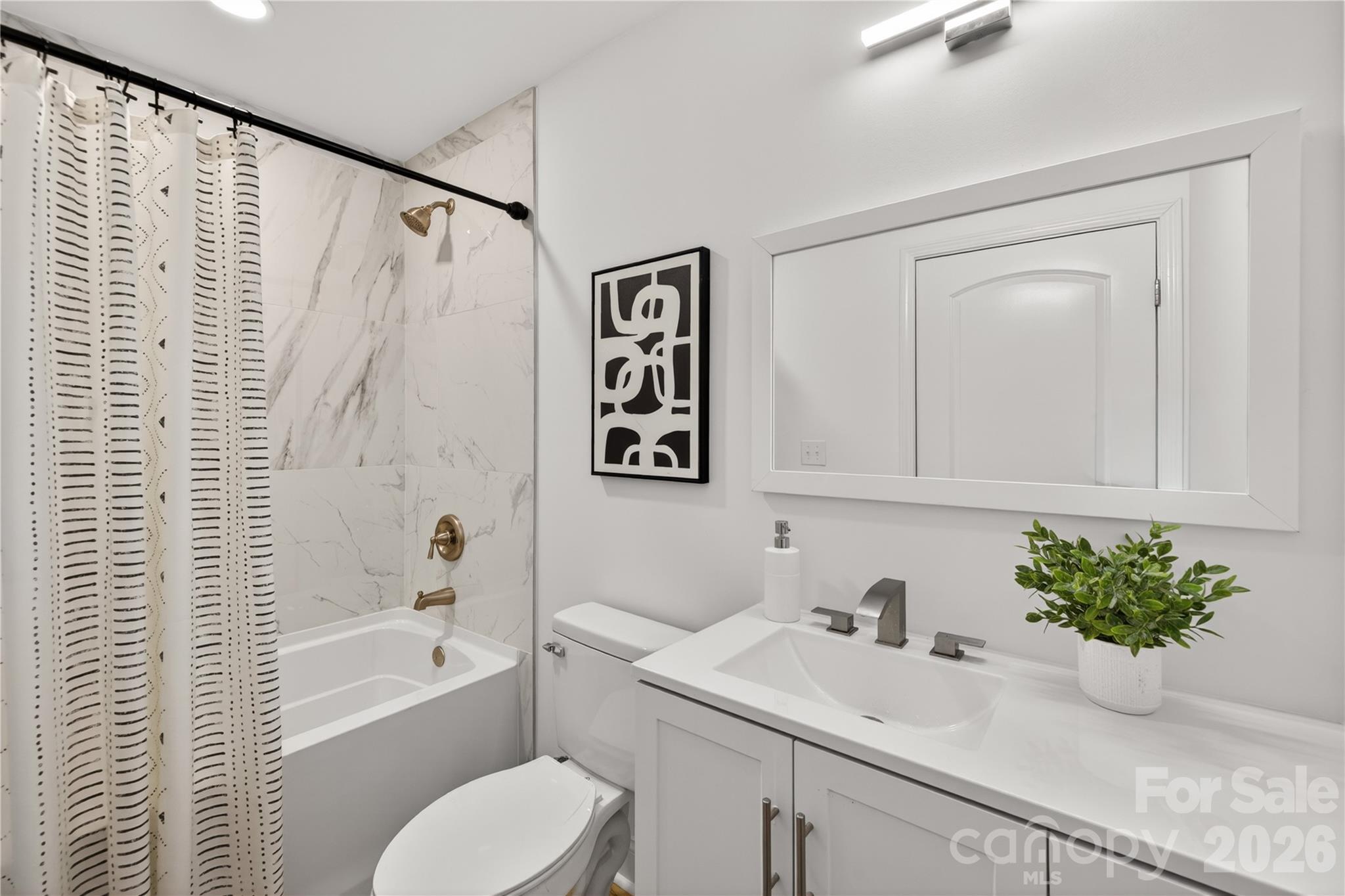 622 W Catawba Avenue — Mount Holly