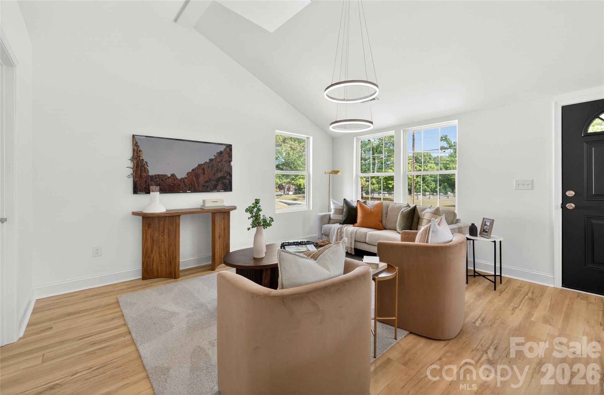 622 W Catawba Avenue — Mount Holly