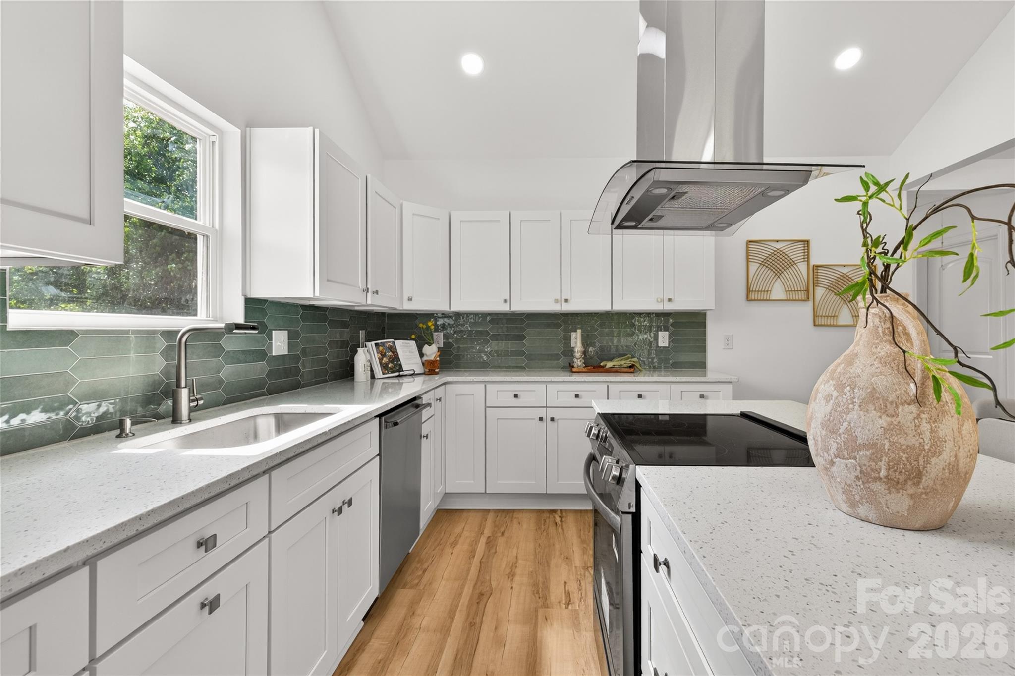 622 W Catawba Avenue — Mount Holly