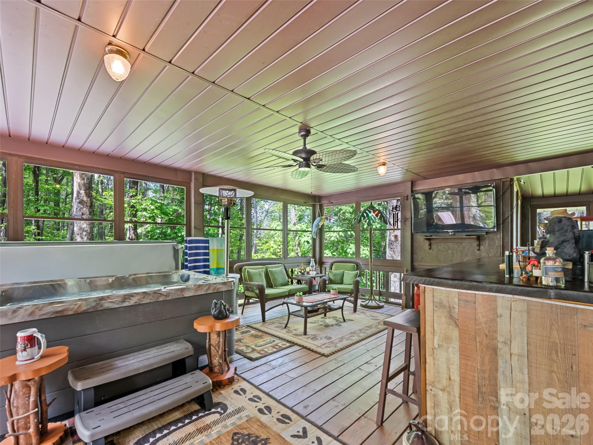 2863 Heath Peak Road — Waynesville
