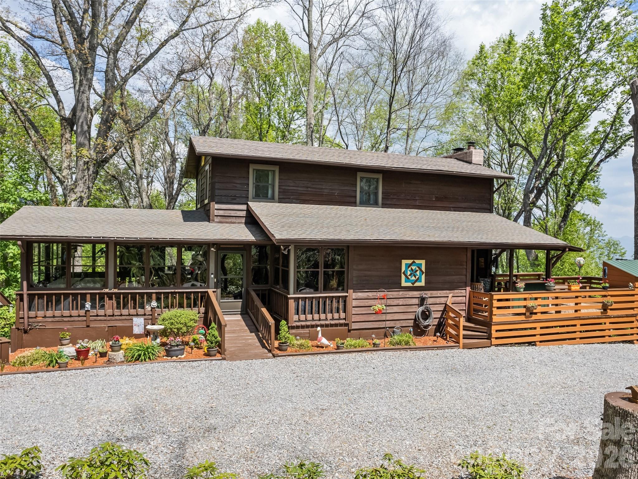 2863 Heath Peak Road — Waynesville