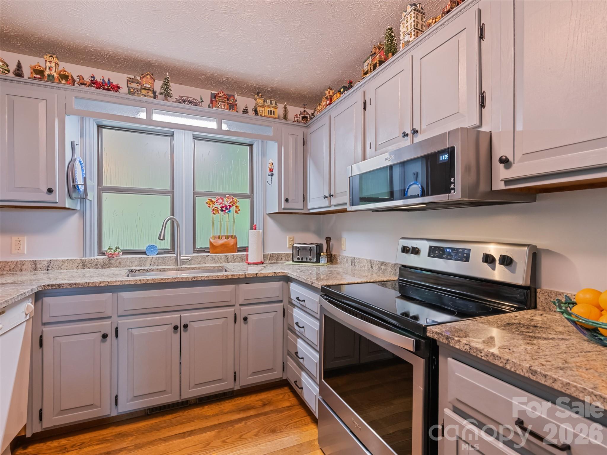 2863 Heath Peak Road — Waynesville