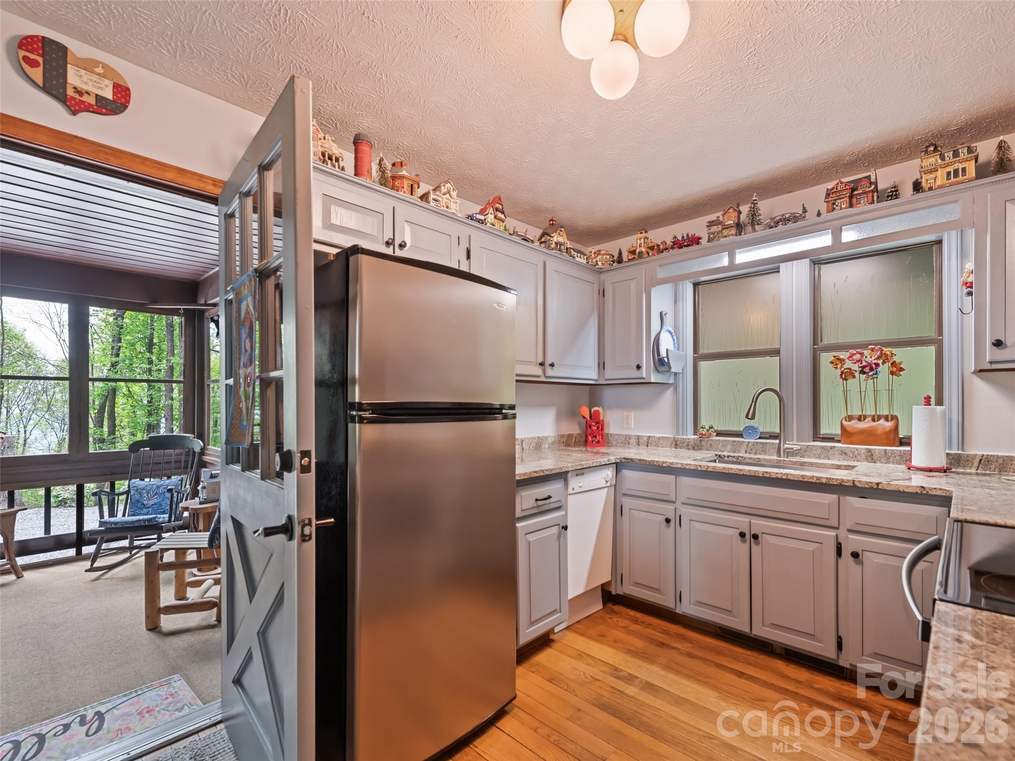 2863 Heath Peak Road — Waynesville