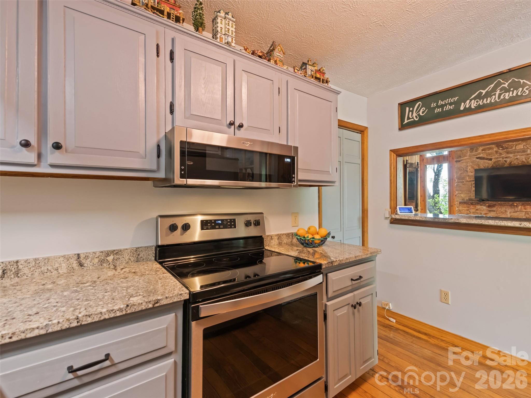 2863 Heath Peak Road — Waynesville