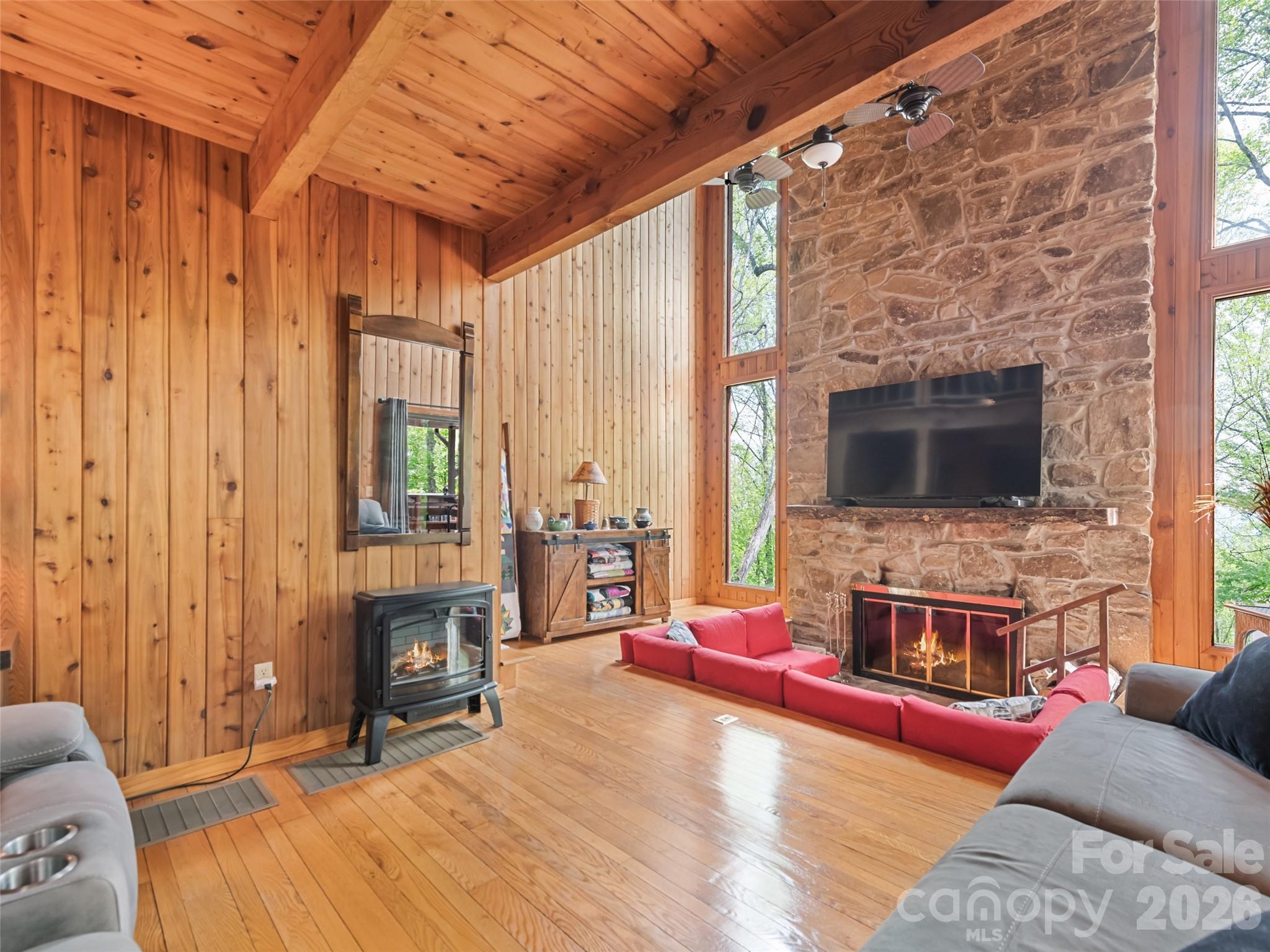 2863 Heath Peak Road — Waynesville