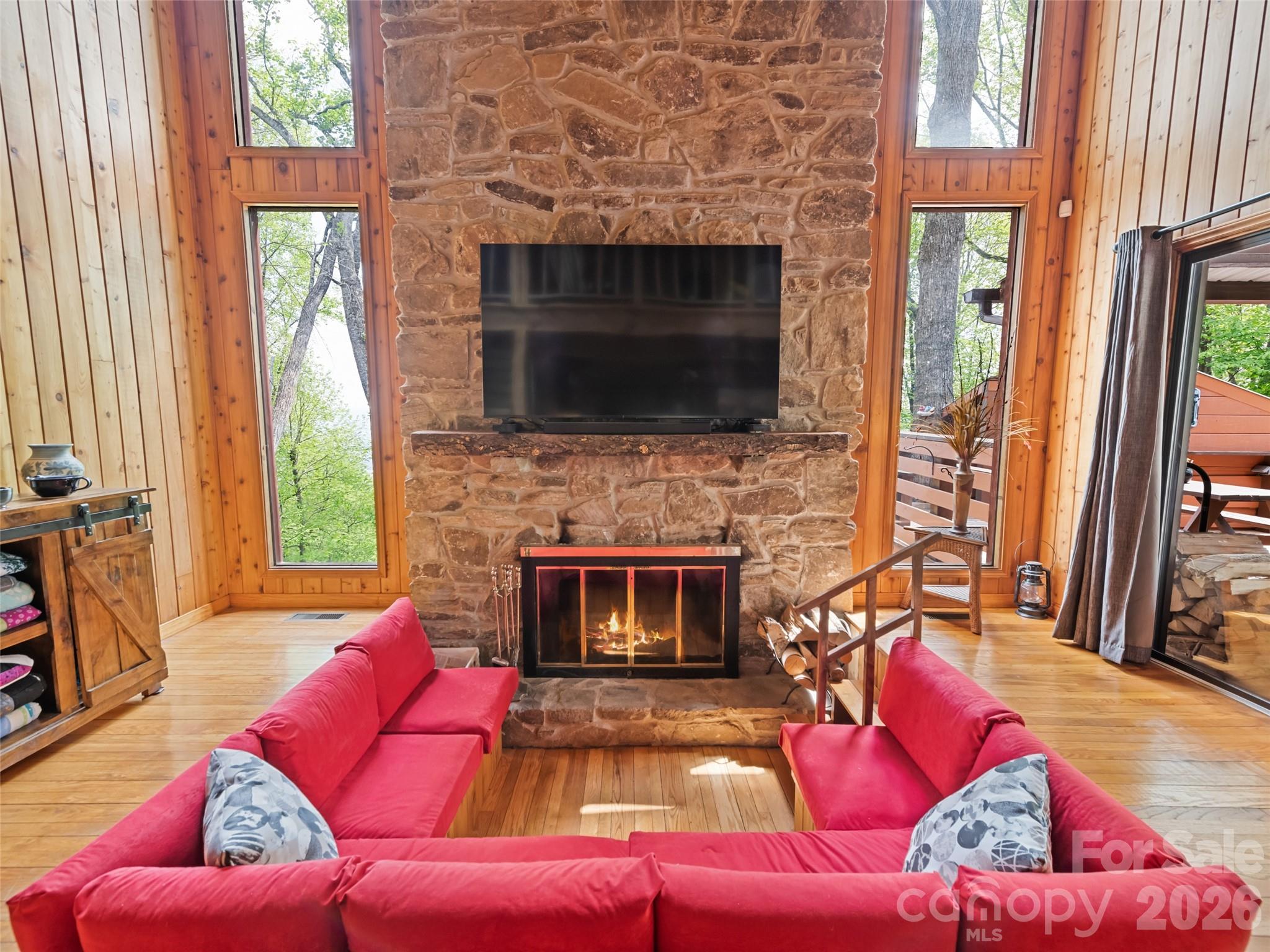 2863 Heath Peak Road — Waynesville