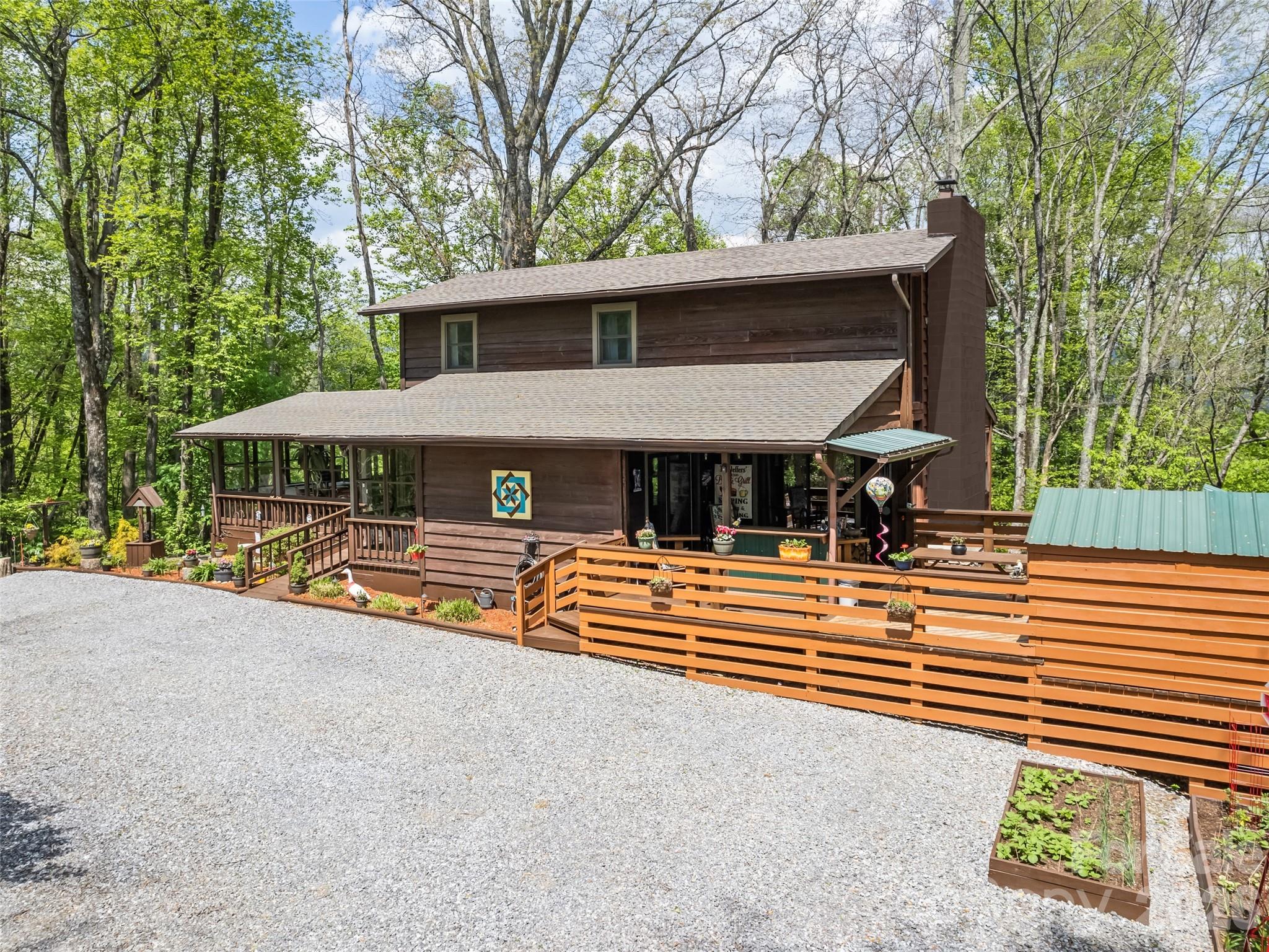 2863 Heath Peak Road — Waynesville