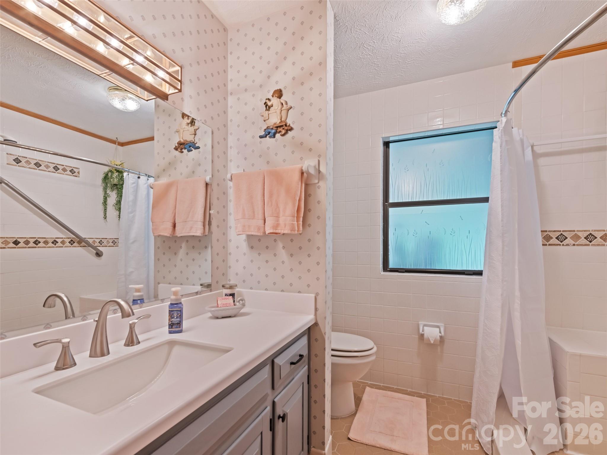 2863 Heath Peak Road — Waynesville