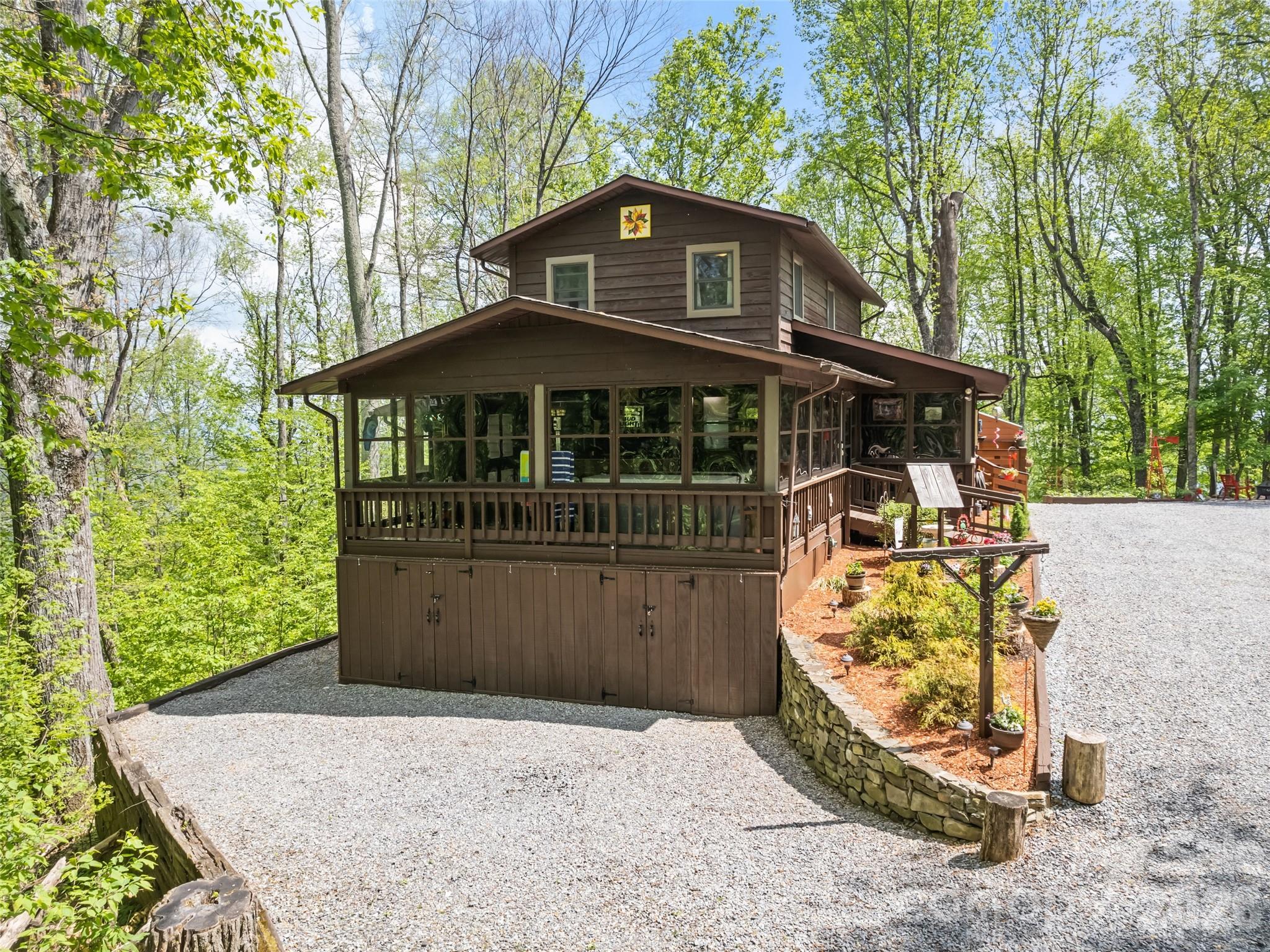 2863 Heath Peak Road — Waynesville