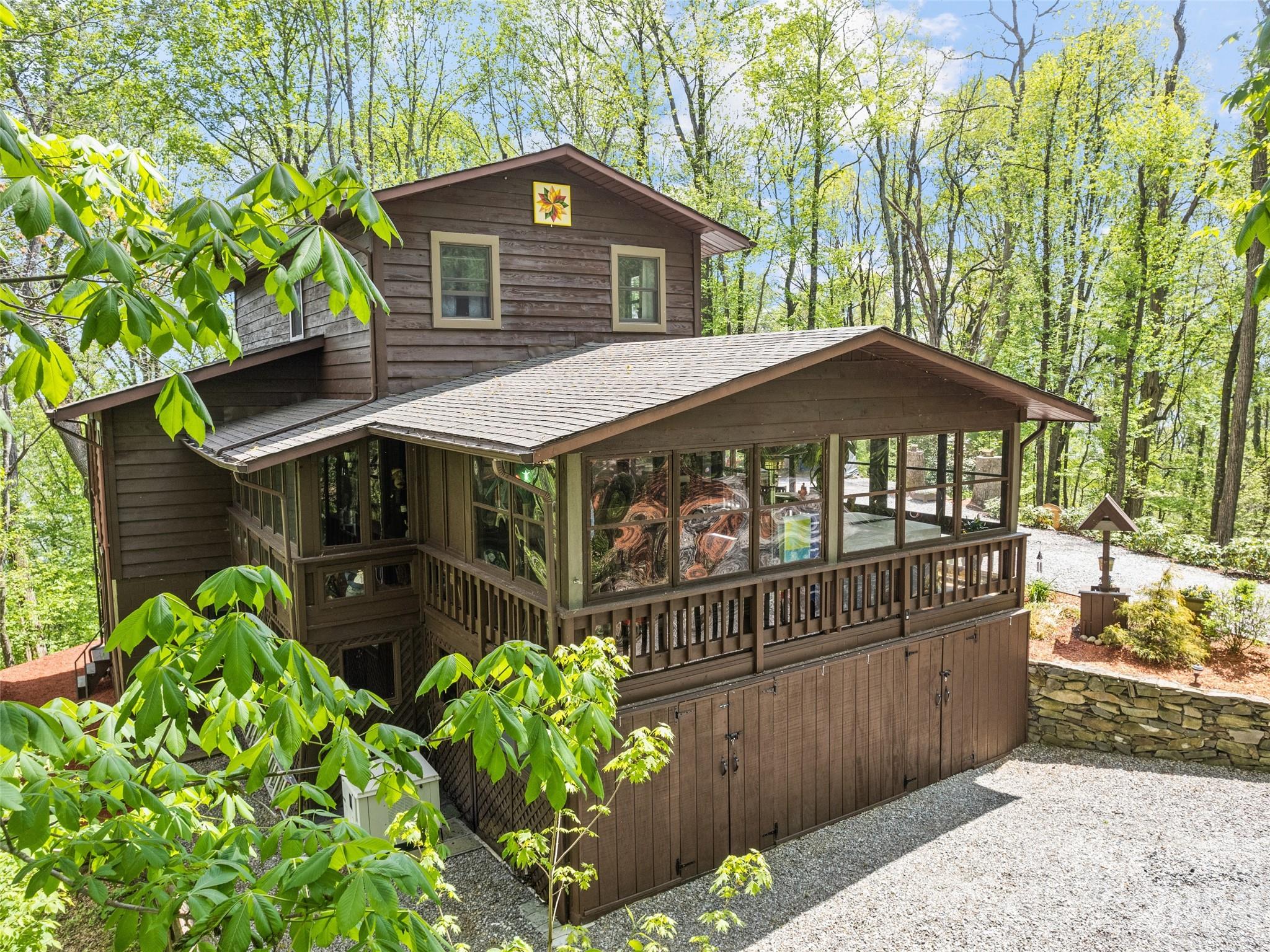 2863 Heath Peak Road — Waynesville