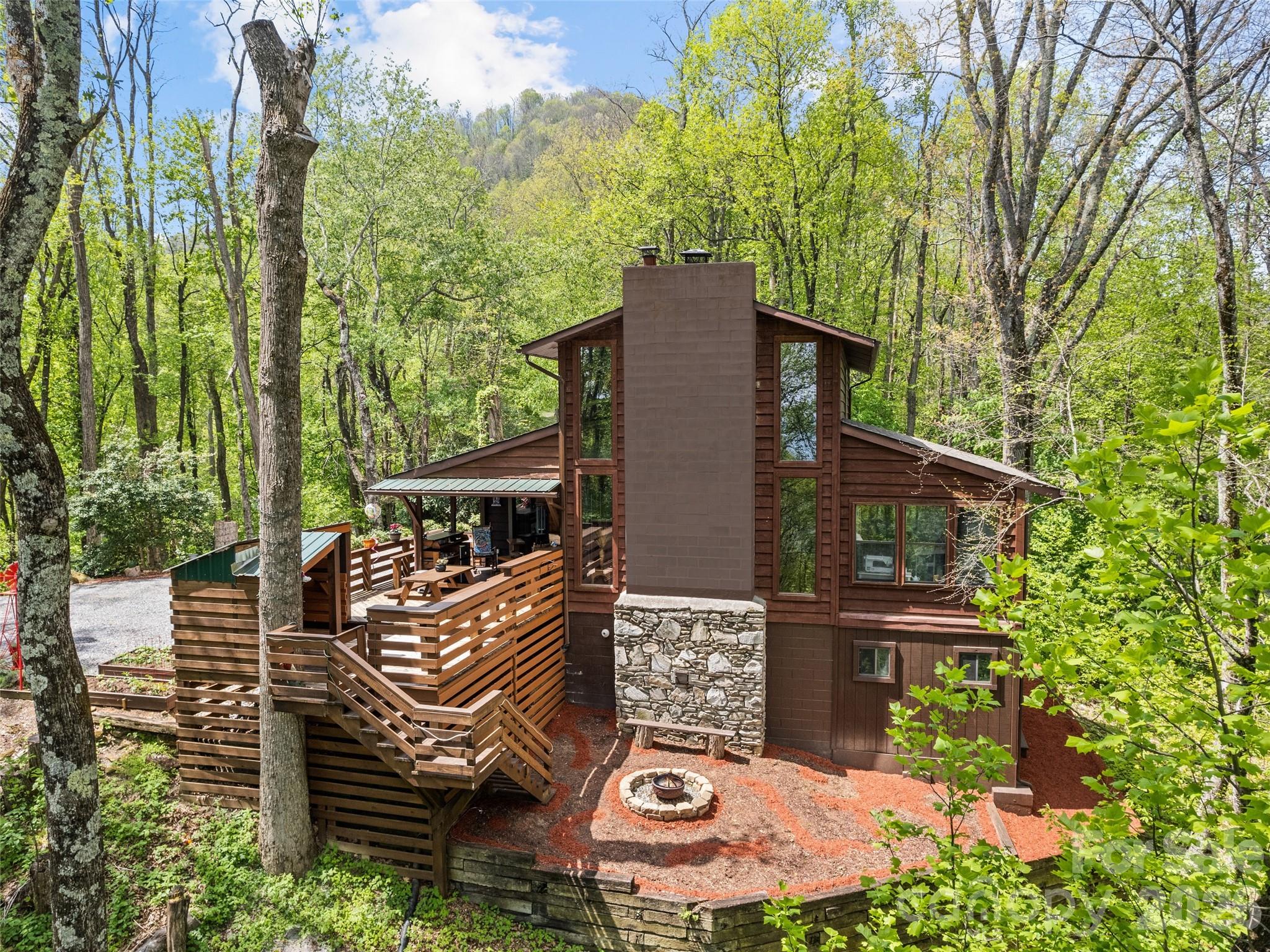 2863 Heath Peak Road — Waynesville