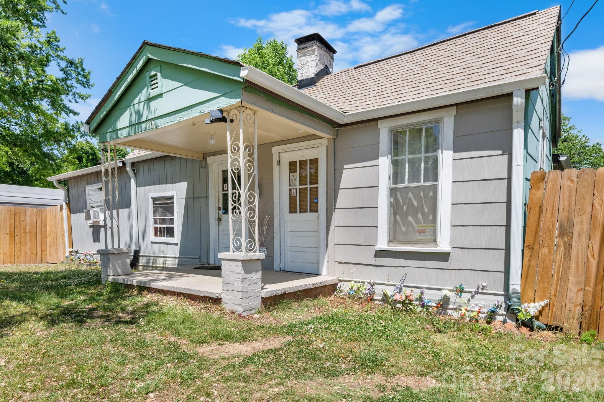 3706 2nd Avenue NW — Hickory