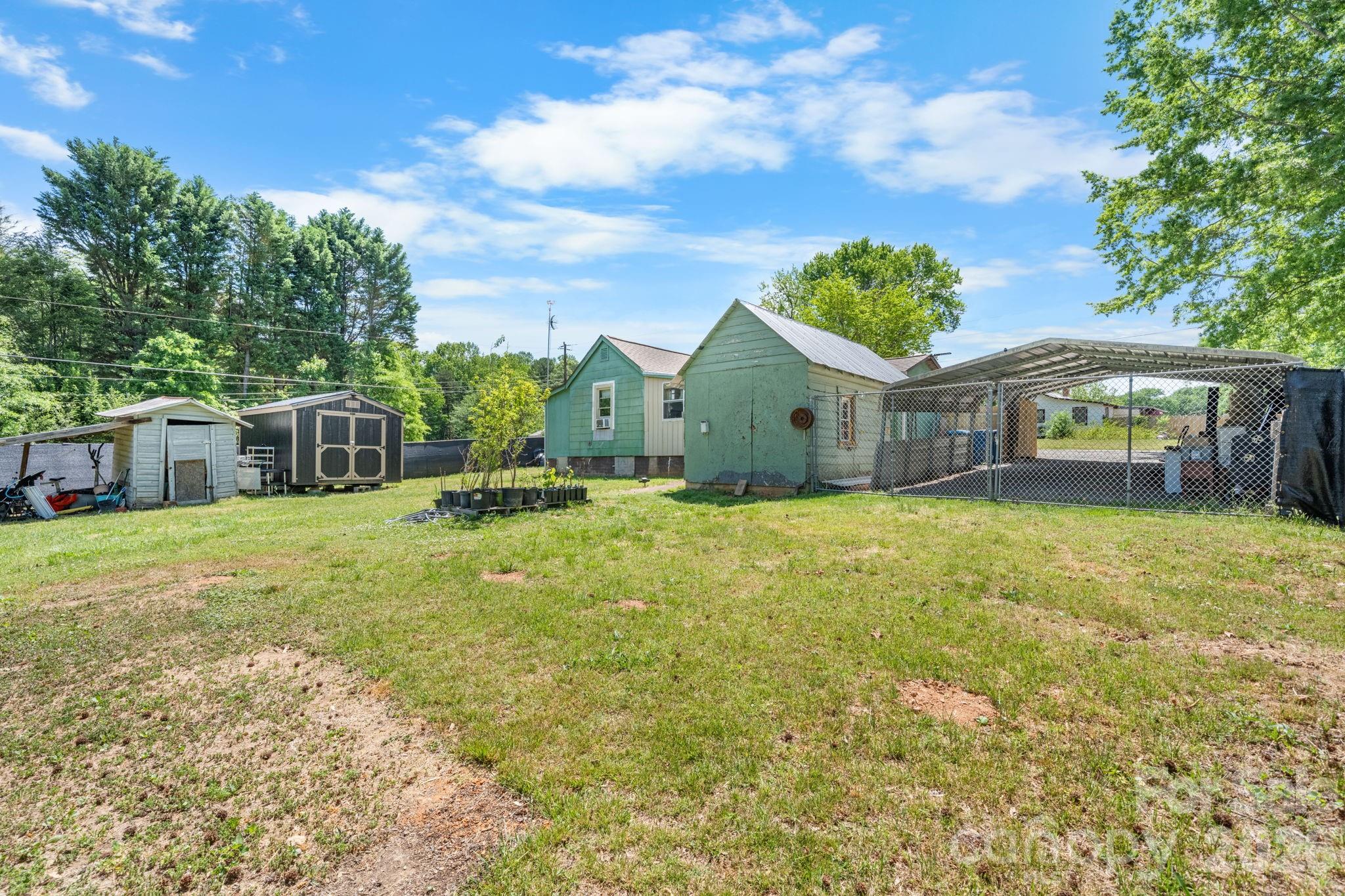 3706 2nd Avenue NW — Hickory