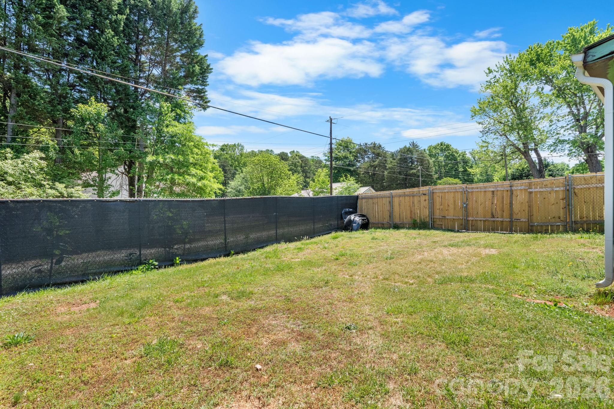 3706 2nd Avenue NW — Hickory