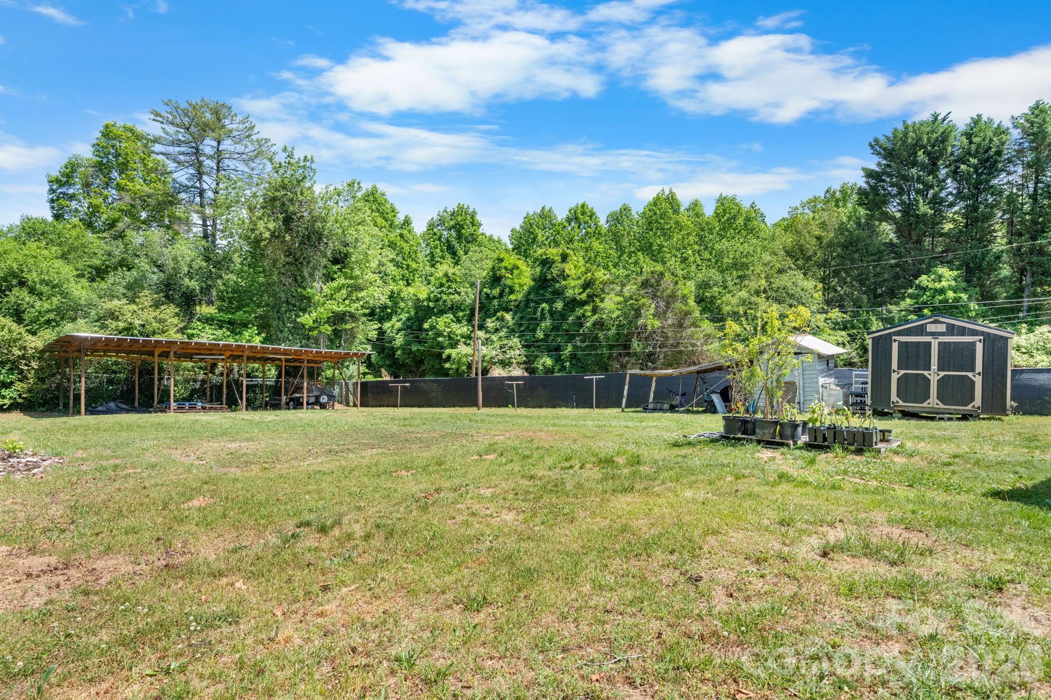 3706 2nd Avenue NW — Hickory