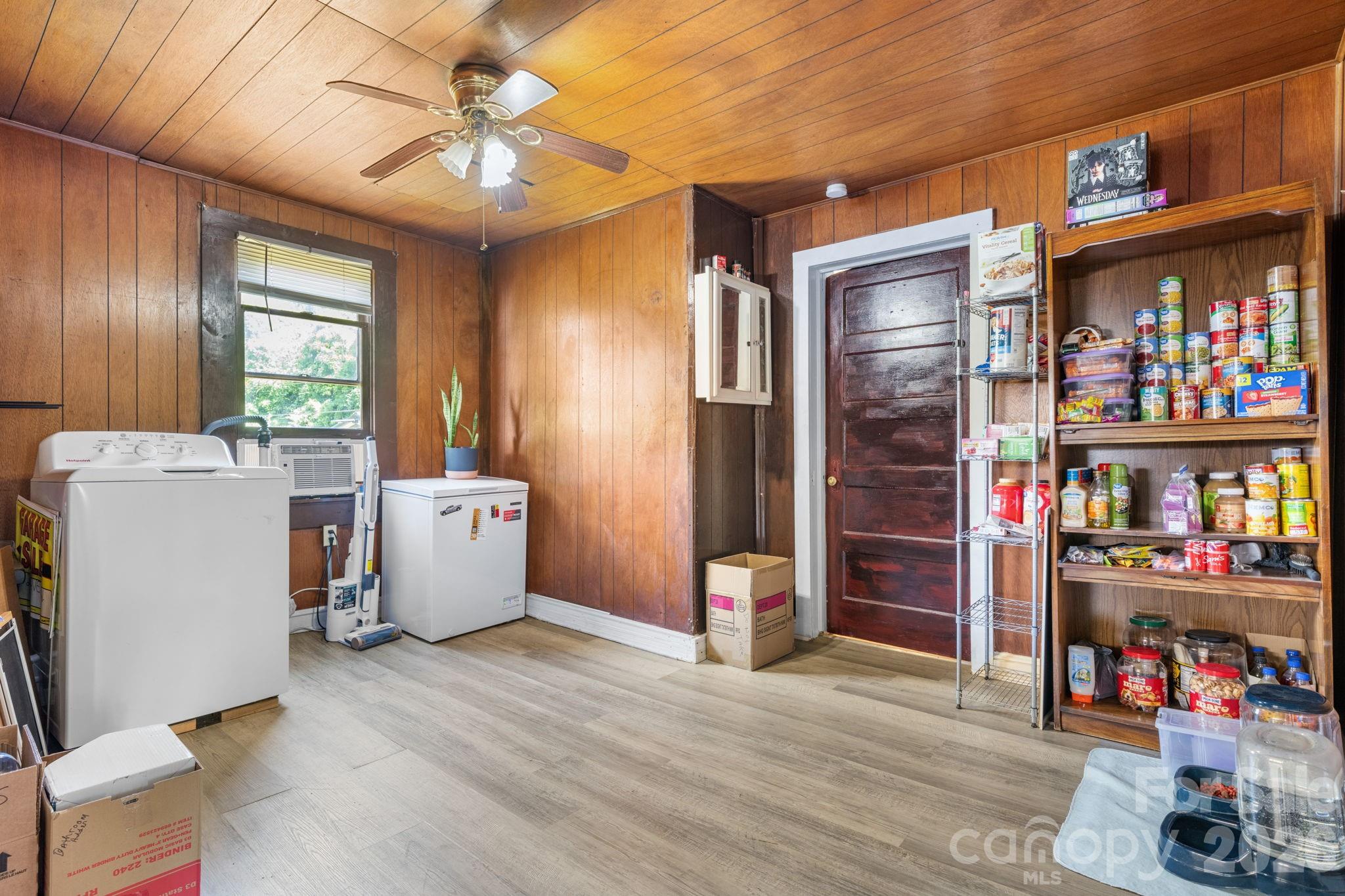 3706 2nd Avenue NW — Hickory