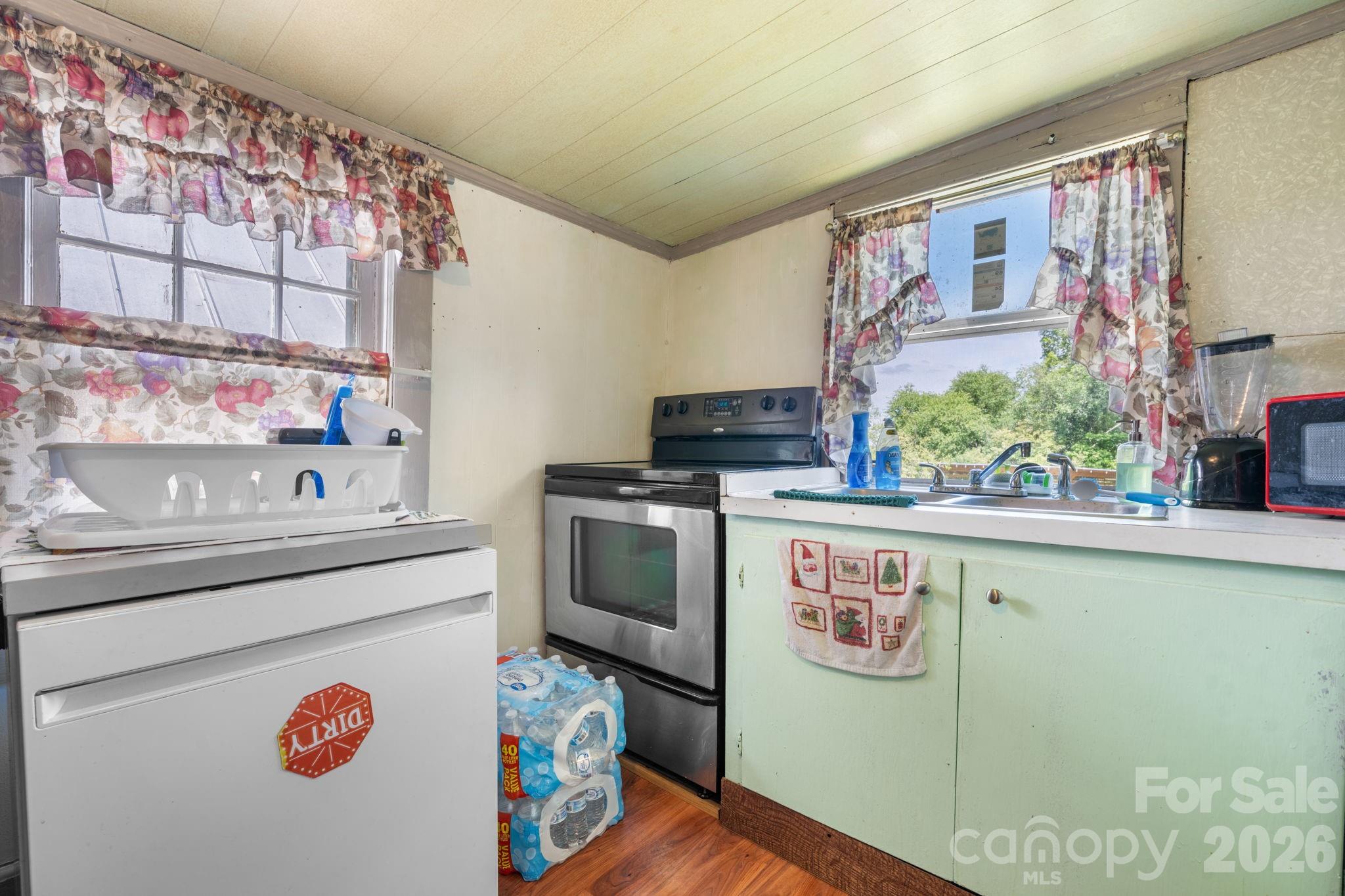 3706 2nd Avenue NW — Hickory