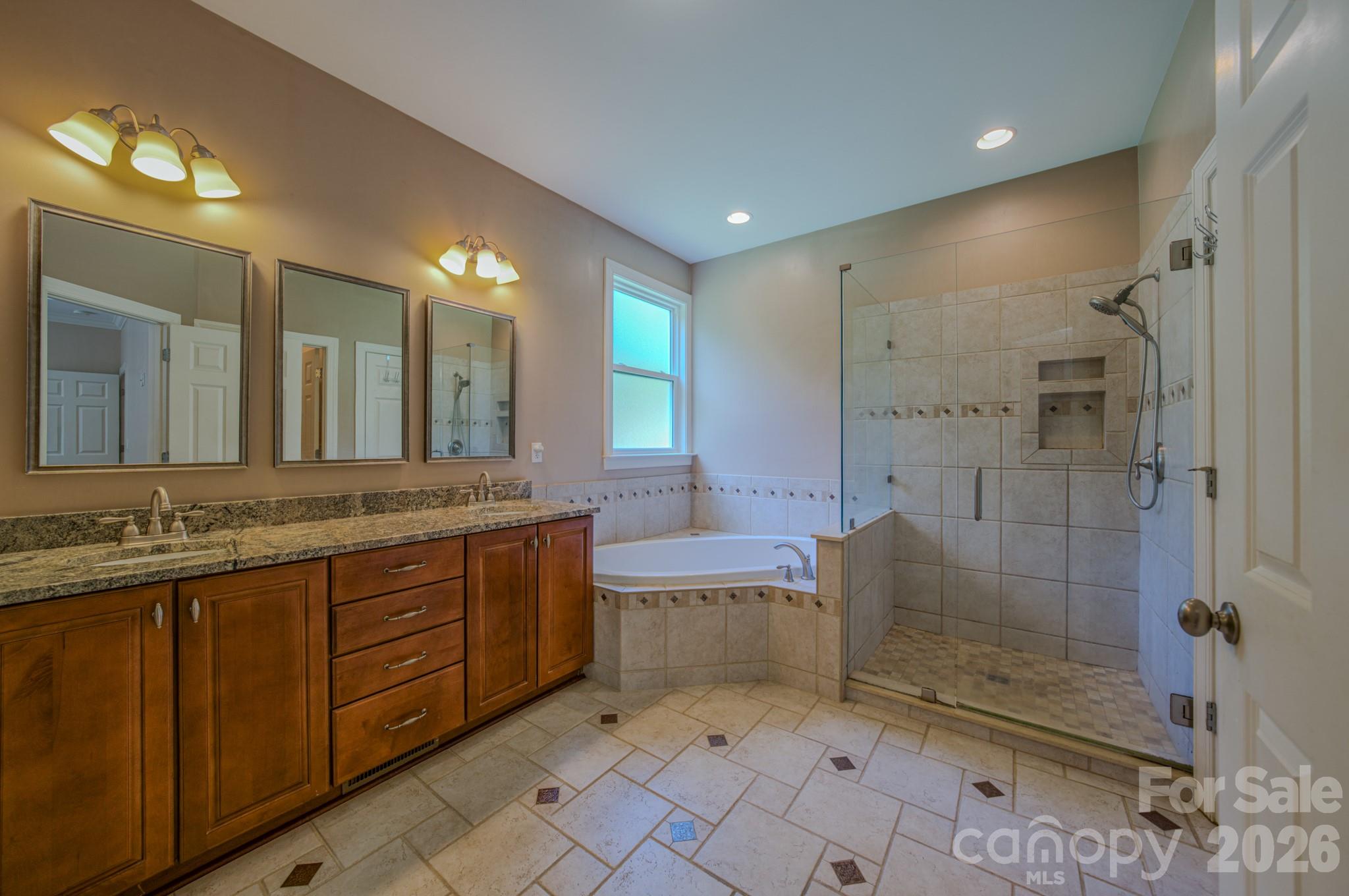 7 Magic Sam Court — Biltmore Lake