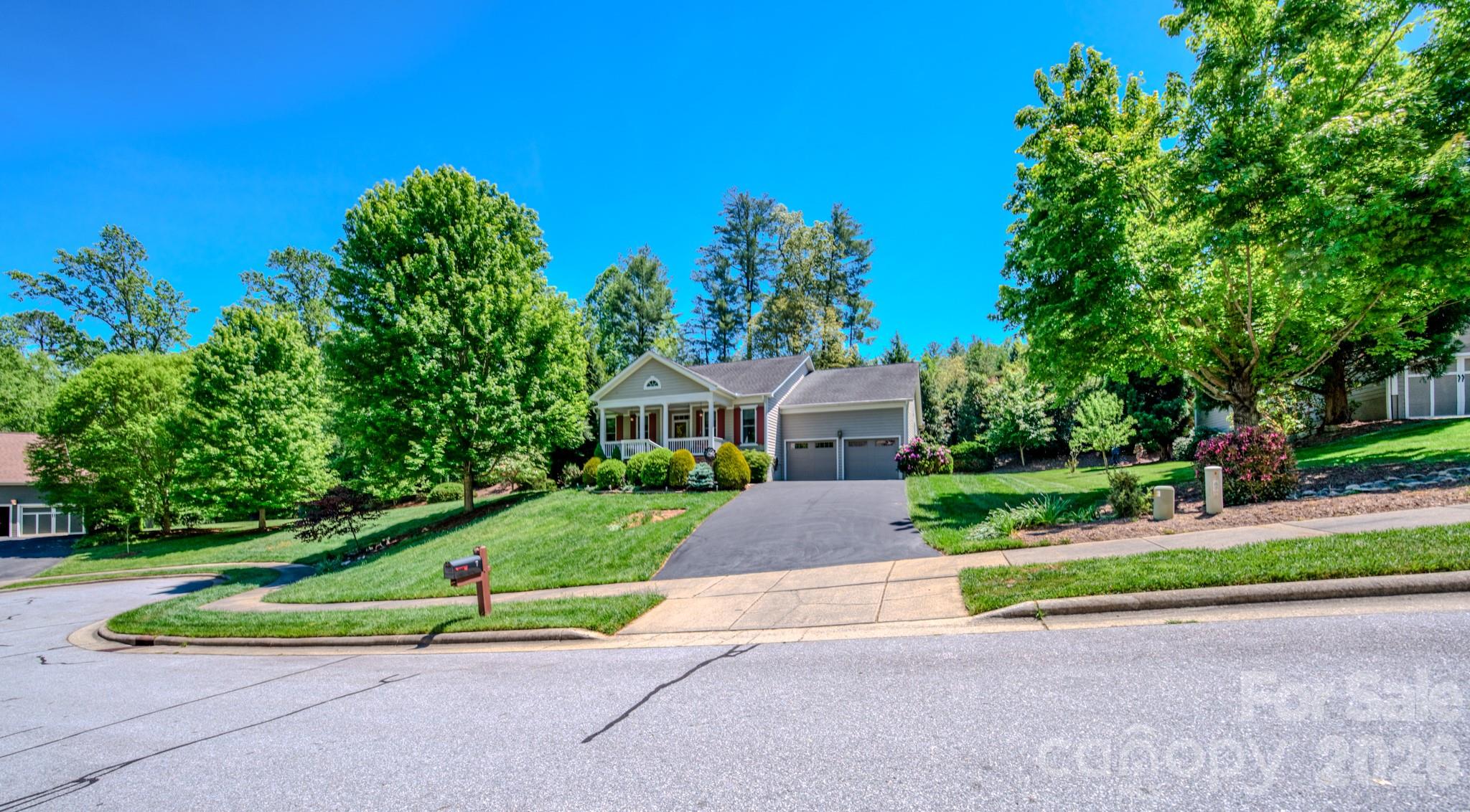 7 Magic Sam Court — Biltmore Lake