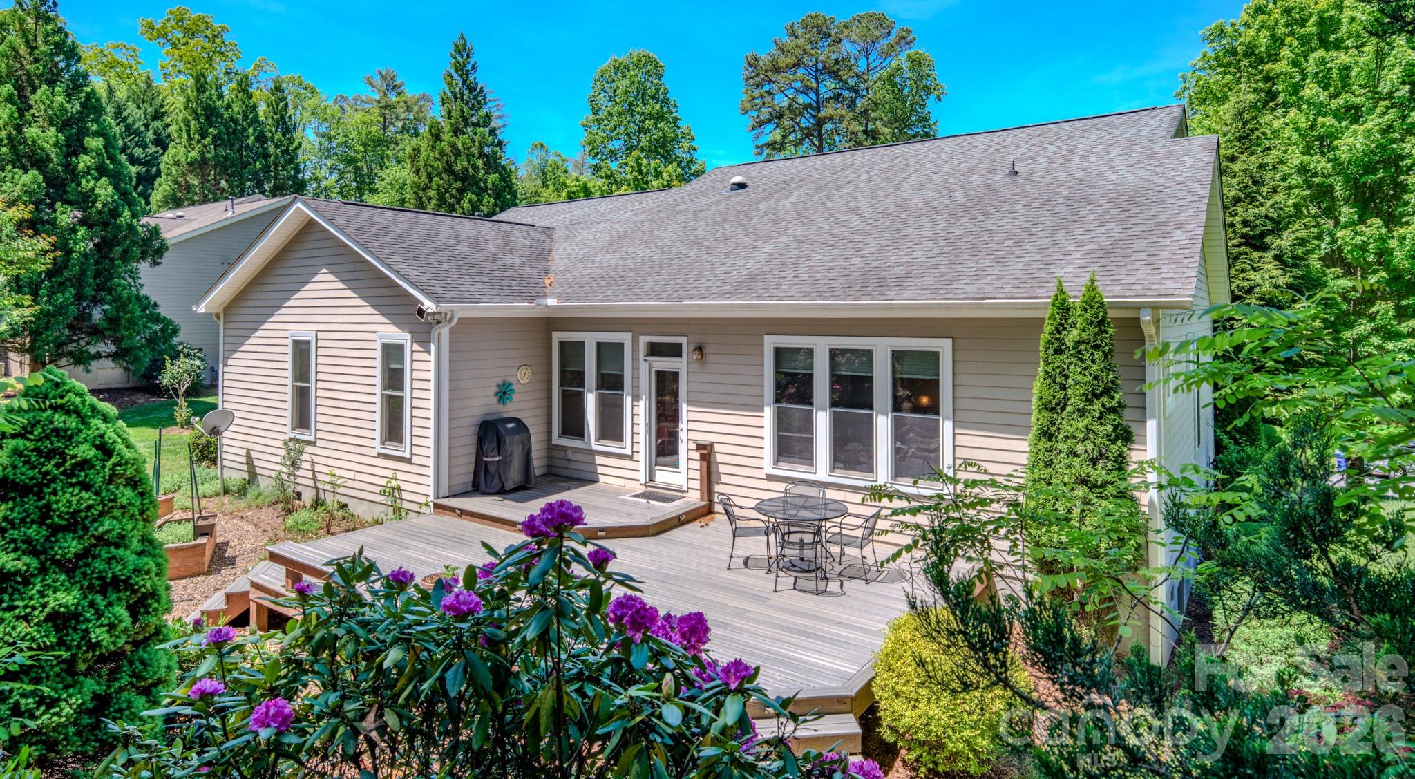7 Magic Sam Court — Biltmore Lake