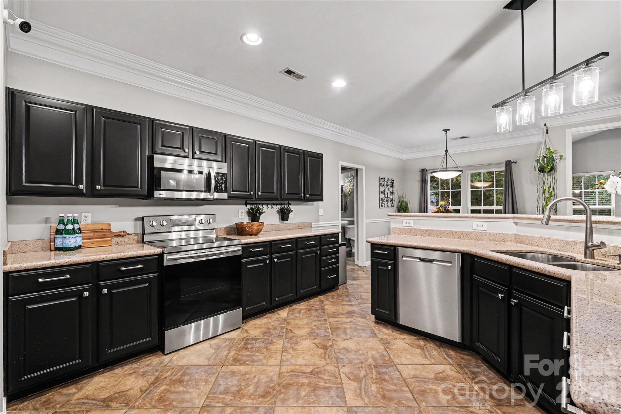 10904 Carver Pond Road — Charlotte