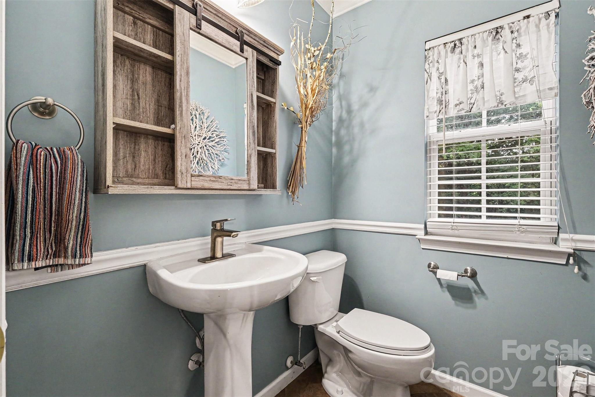 10904 Carver Pond Road — Charlotte