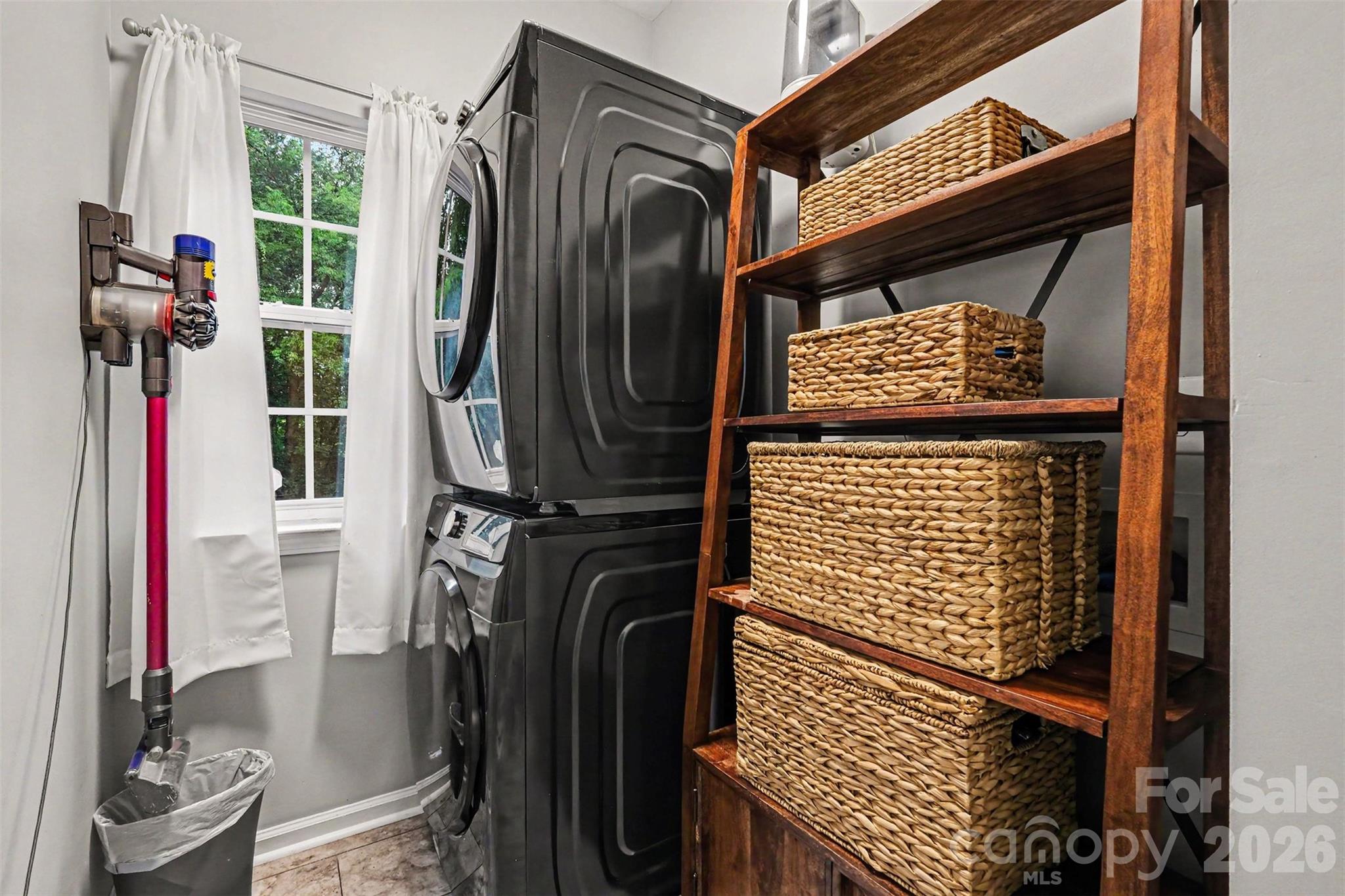 10904 Carver Pond Road — Charlotte
