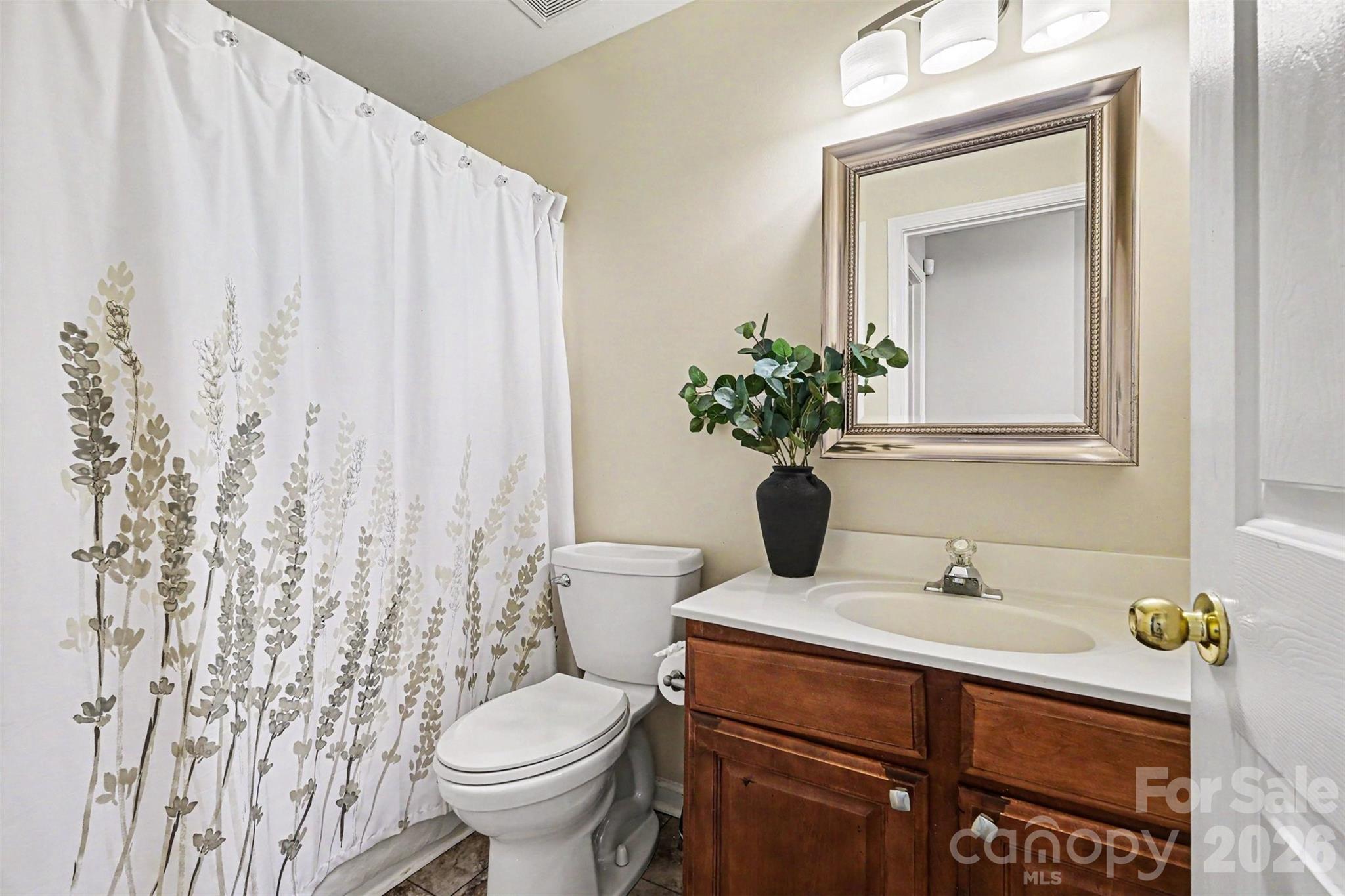 10904 Carver Pond Road — Charlotte