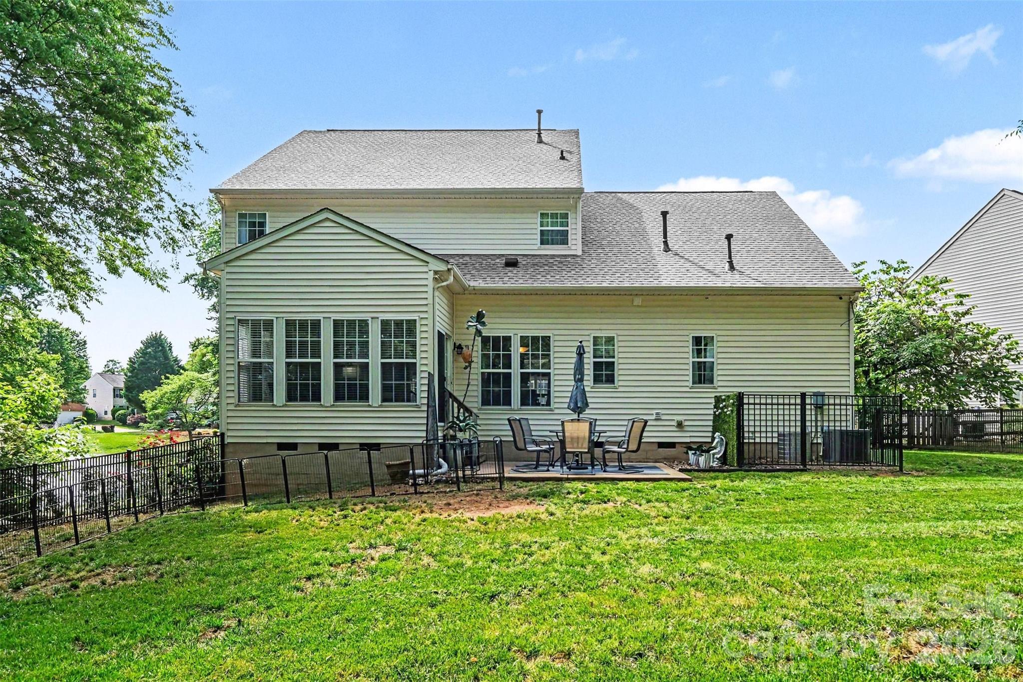 10904 Carver Pond Road — Charlotte