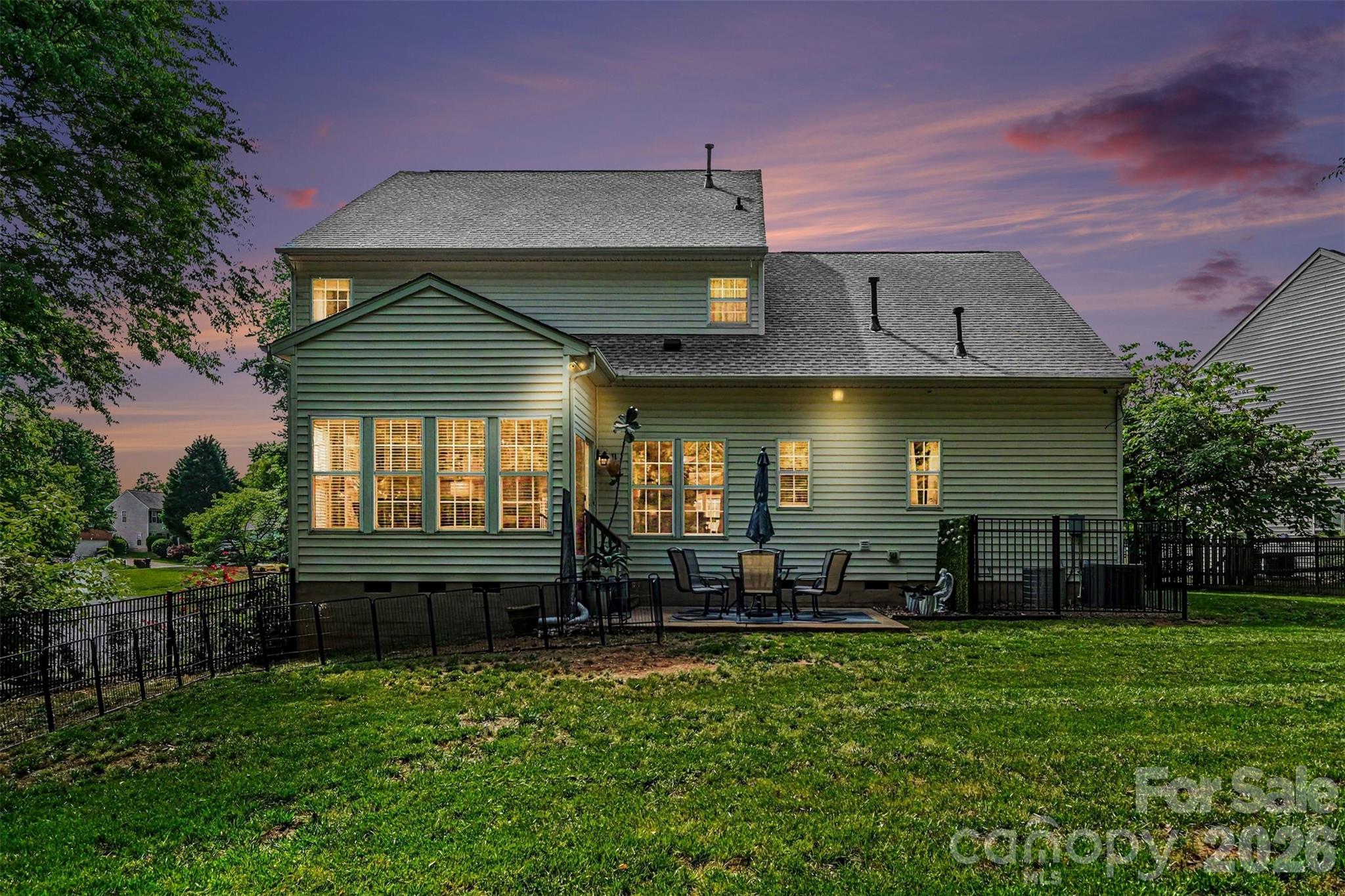 10904 Carver Pond Road — Charlotte