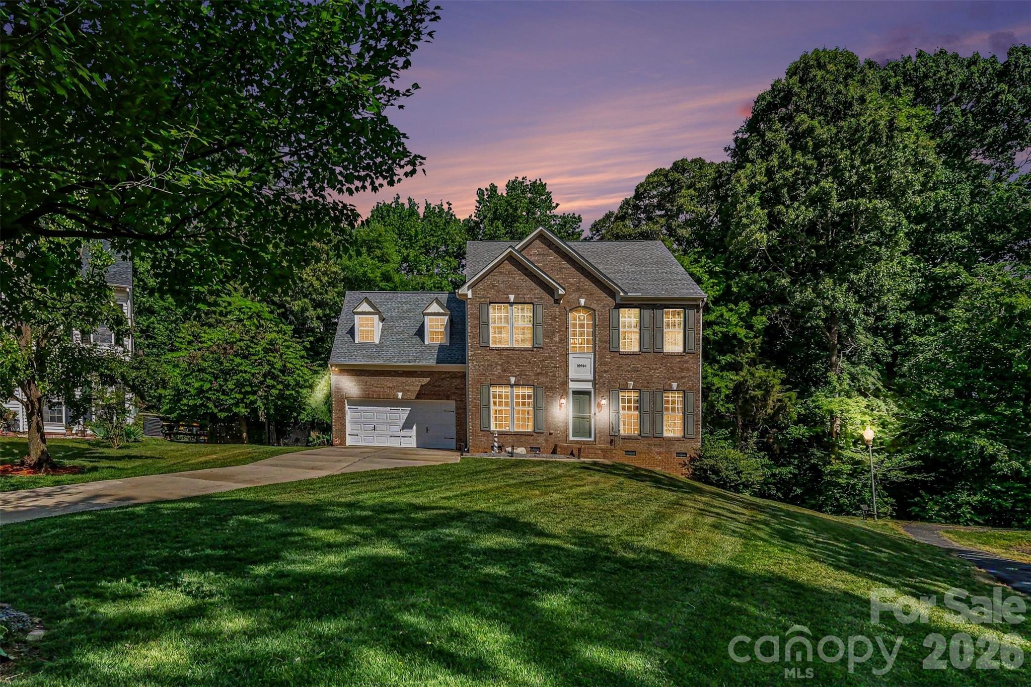10904 Carver Pond Road — Charlotte