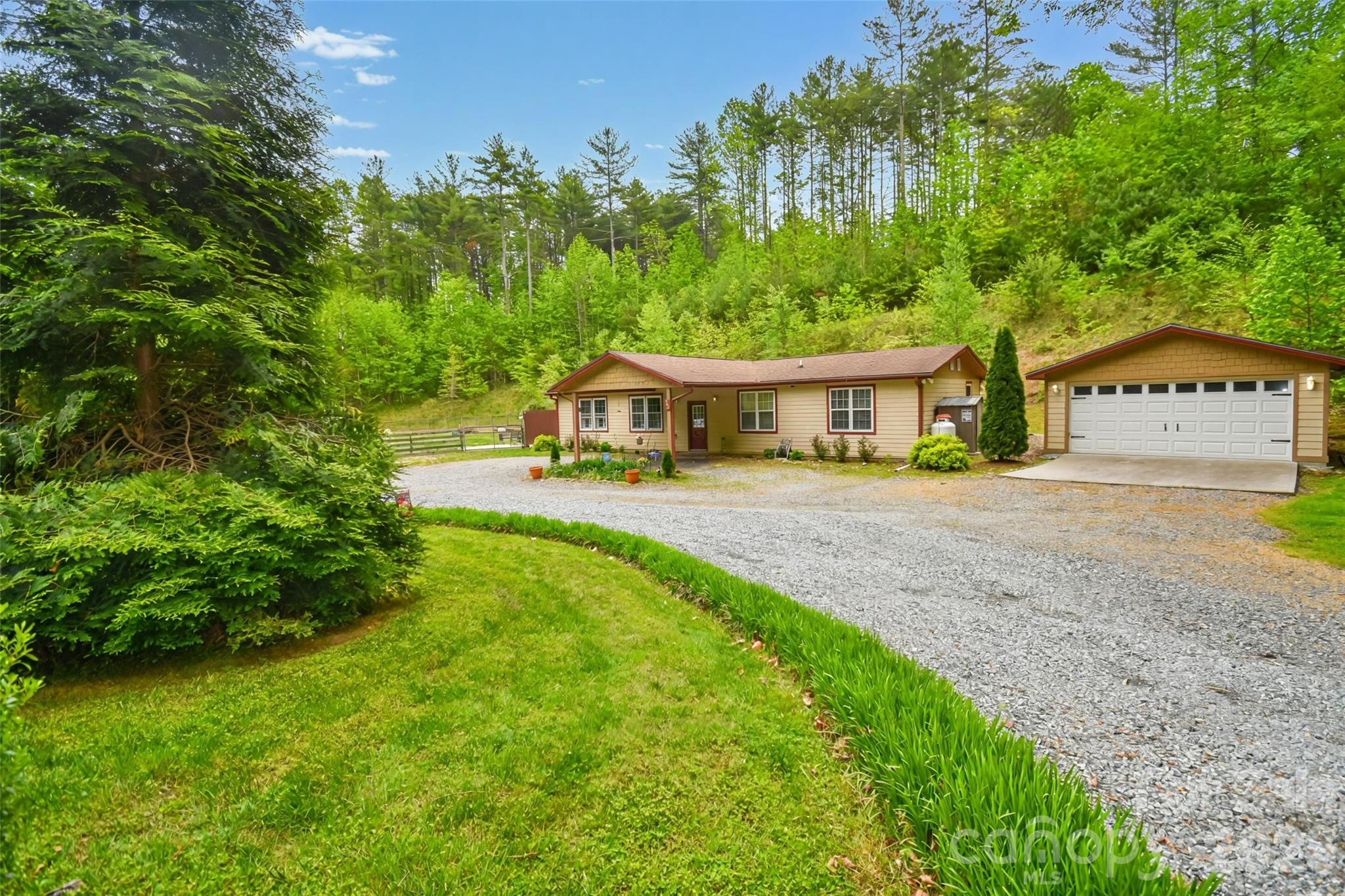 945 N Country Club Road — Brevard
