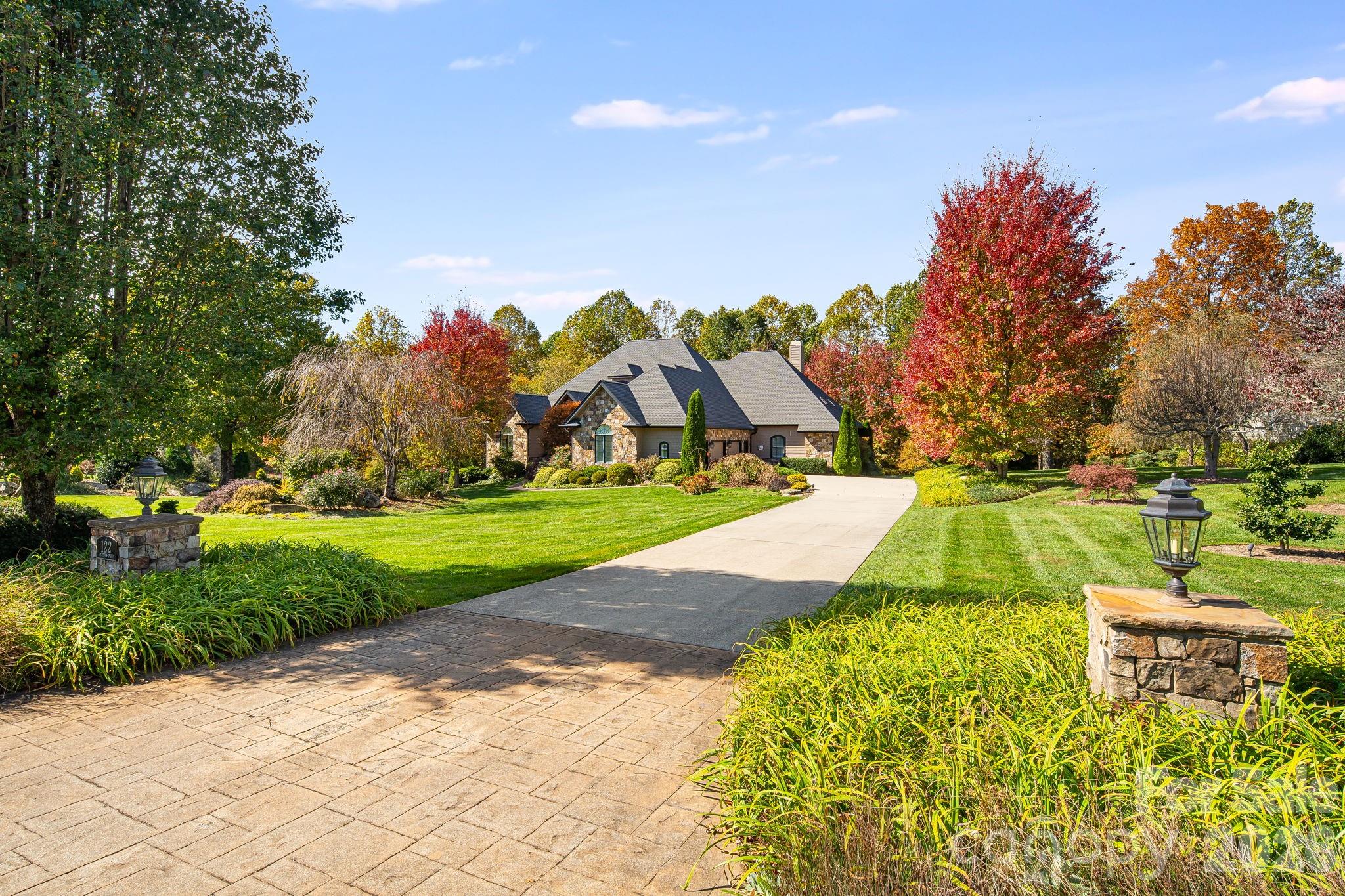 122 Founders Drive — Flat Rock