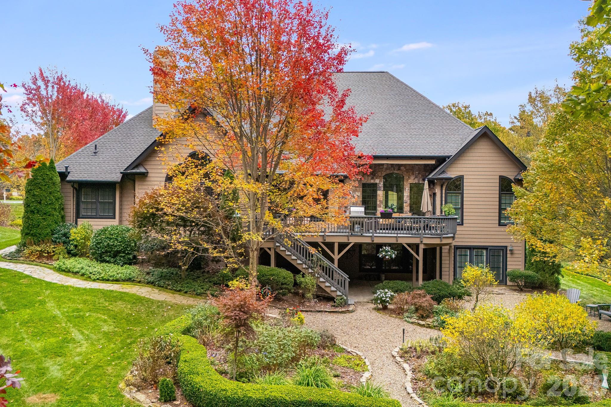 122 Founders Drive — Flat Rock