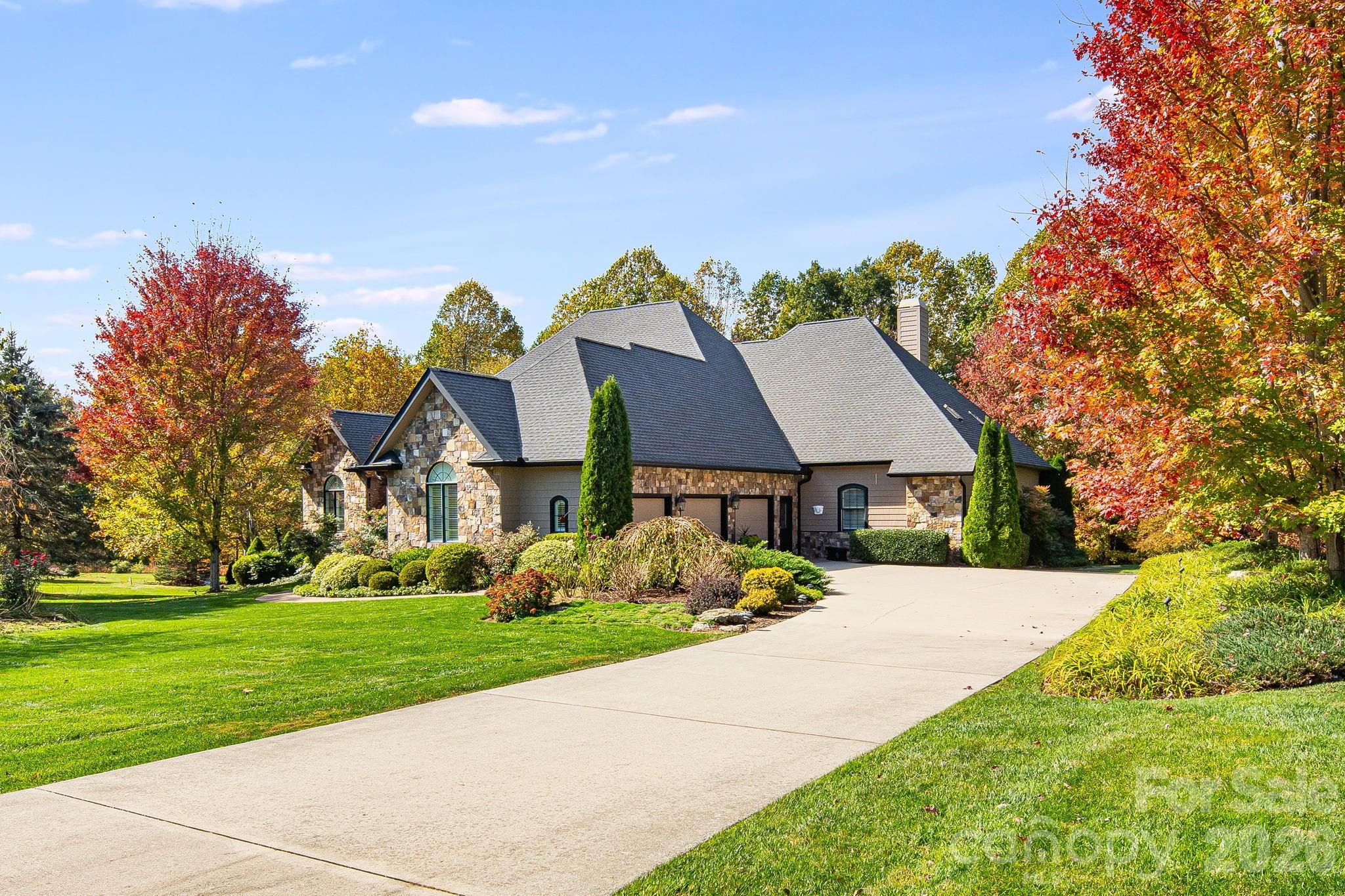 122 Founders Drive — Flat Rock