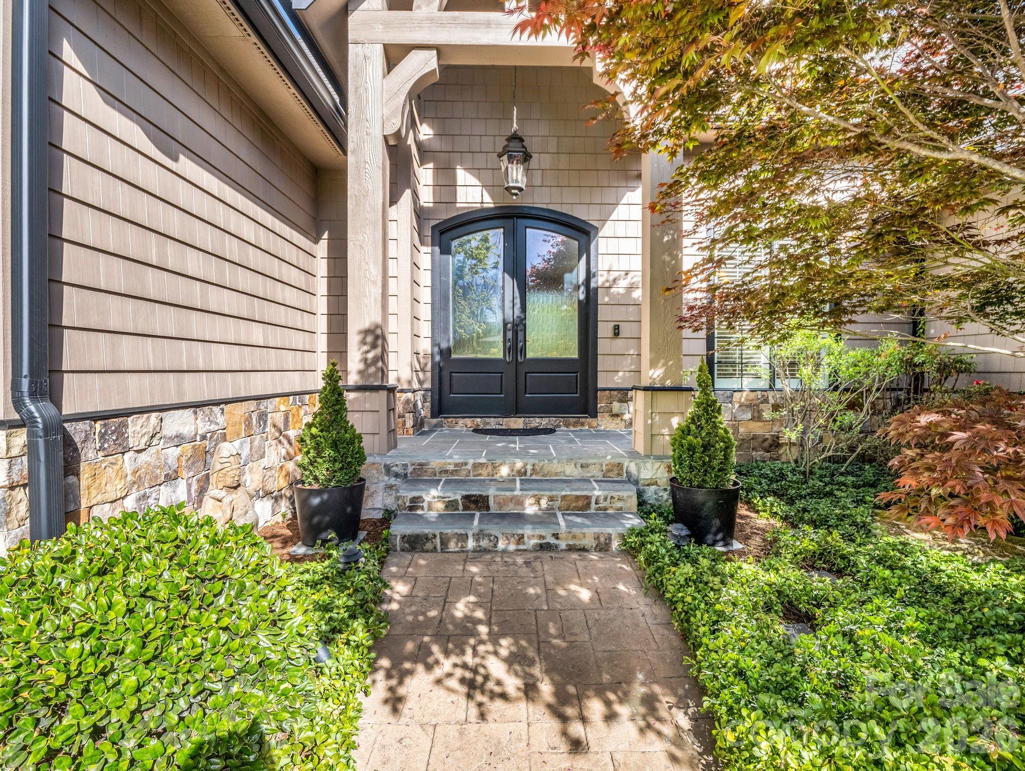122 Founders Drive — Flat Rock